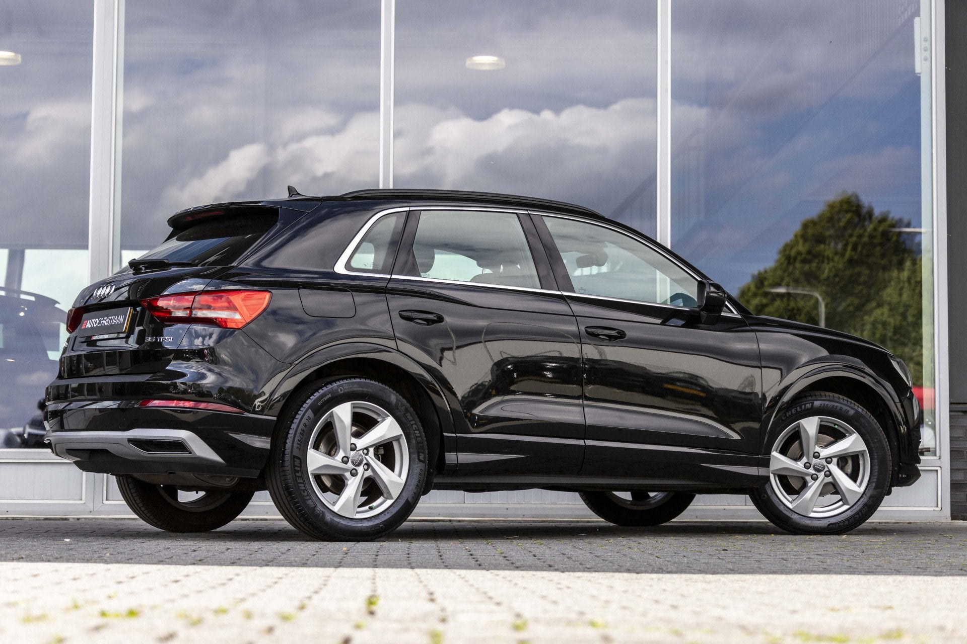 Audi Q3 35 TFSI Pro Line | E-trekhaak | Stoelver. | LED, 12 maanden, Stof, 4 cilinders, Zwart