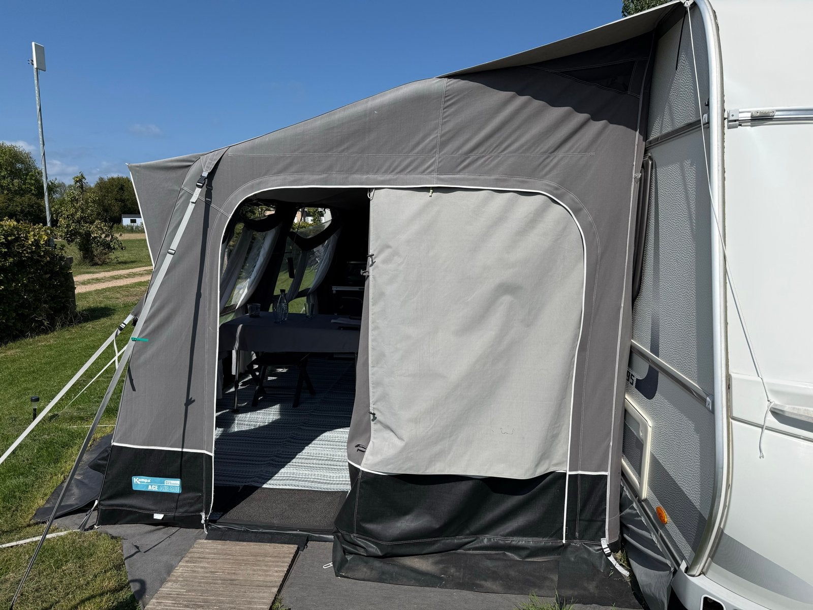 Kampa voortent 4,00m met uitbouw en accessoires, Ophalen, Gebruikt, Kampa Dometic