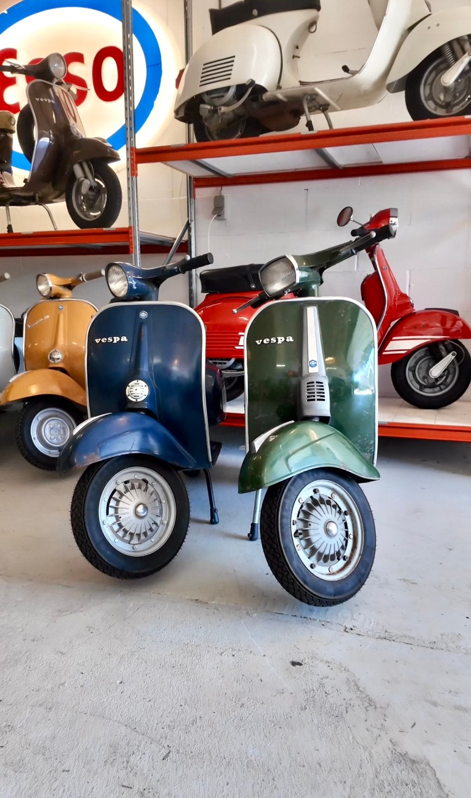Vespa 50 R 81 + Vespa 50 Special 77, Fietsen en Brommers, Brommers | Oldtimers, Maximaal 45 km/u, 49 cc, 3 versnellingen, Ophalen