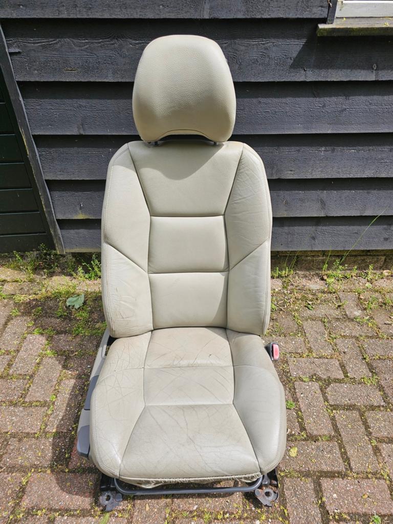Te koop een rechter voorstoel van een Volvo V70., Auto-onderdelen, Interieur en Bekleding, Ophalen, Gebruikt, Volvo