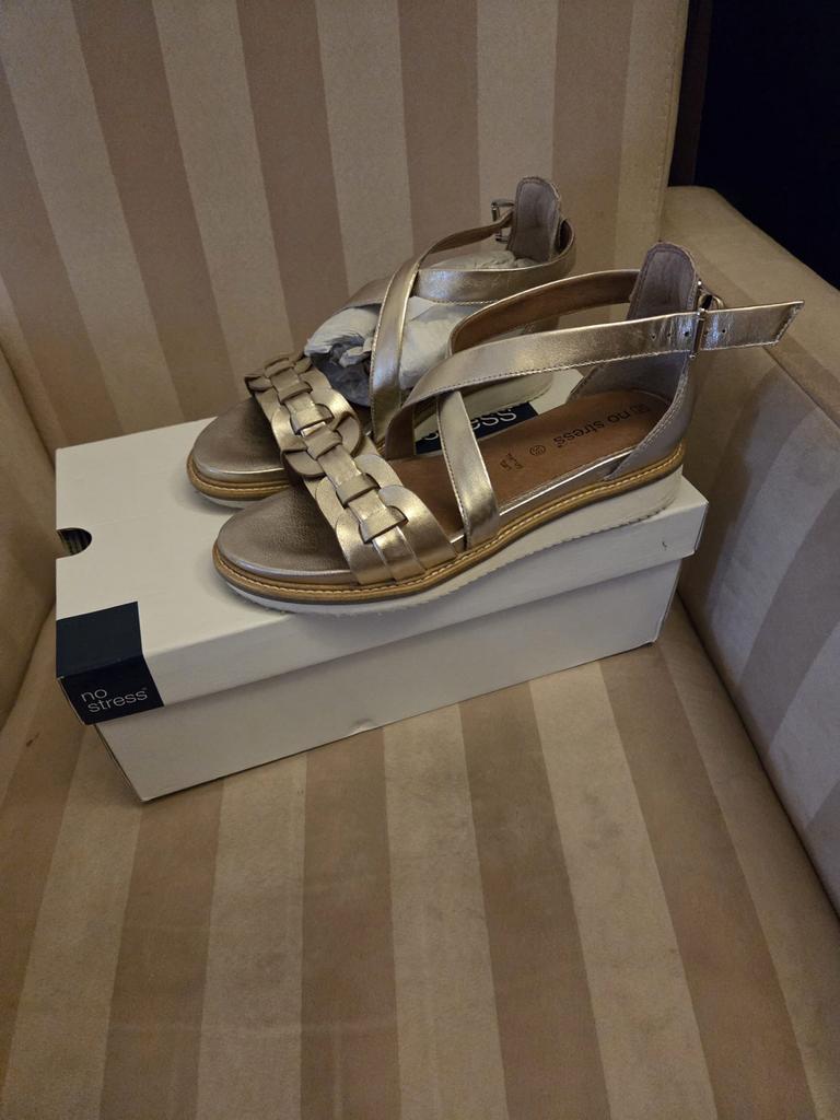 Goudkleurige leren sandalen - No Stress Manfield - Maat 39, Ophalen of Verzenden, Zo goed als nieuw, Overige kleuren, Sandalen of Muiltjes