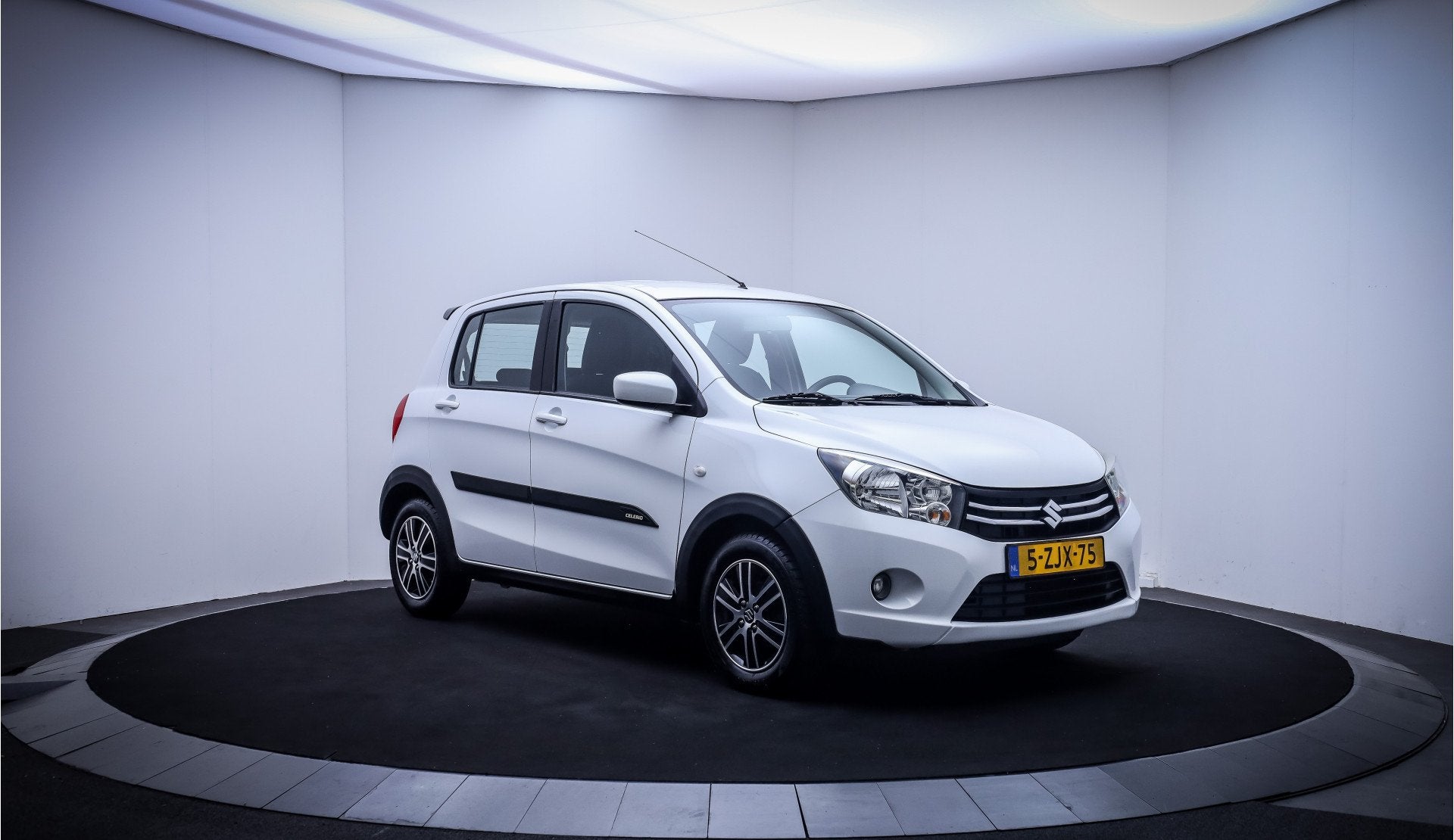 Suzuki Celerio 1.0 Exclusive AIRCO | BLUETOOTH | 4X ELEK RAM, Auto's, Suzuki, Stof, Gebruikt, 400 kg, Origineel Nederlands