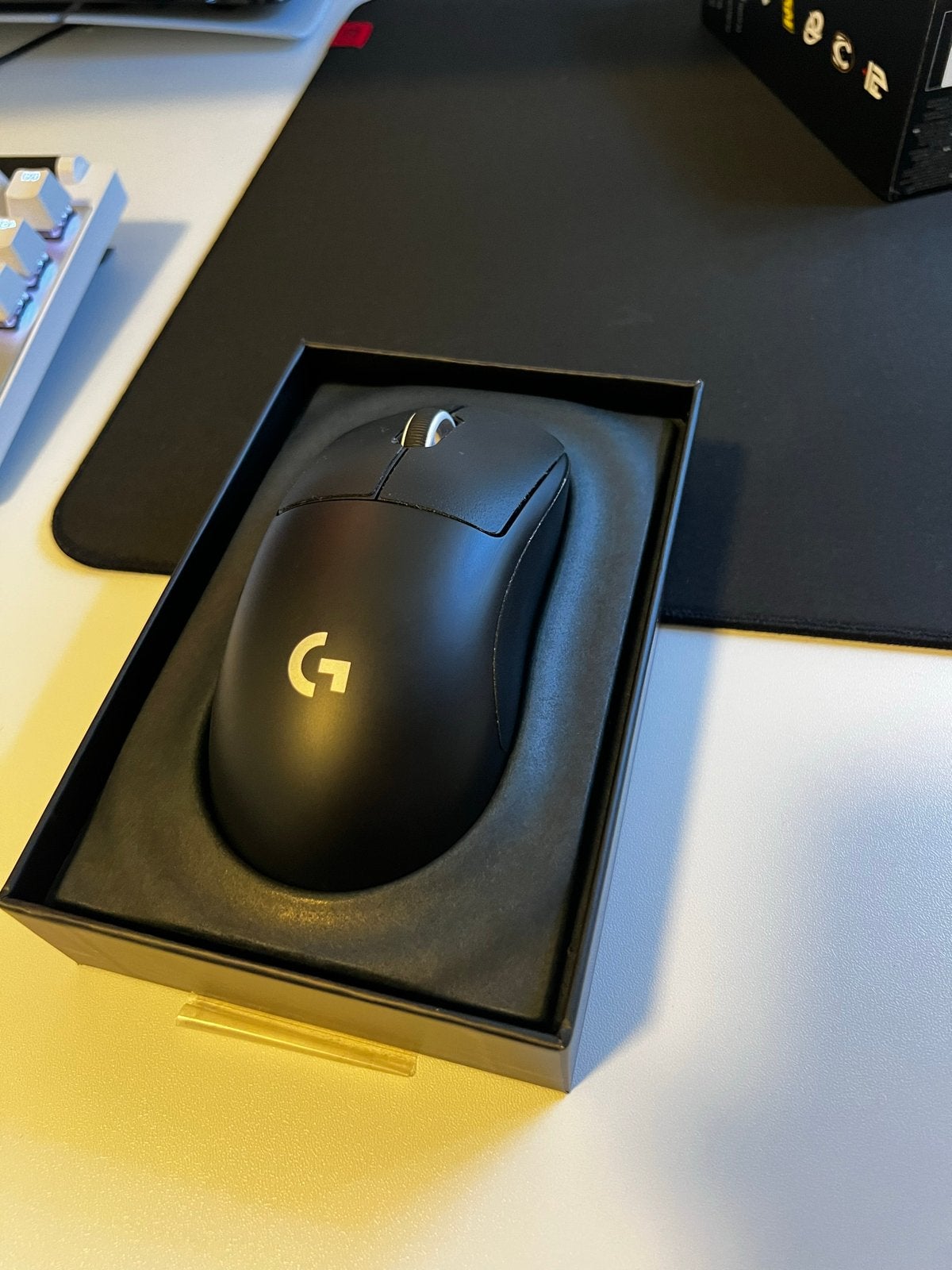 Logitech G Pro X Superlight 2 met glazen skates, Computers en Software, Ophalen, Muis, Gaming muis, Zo goed als nieuw