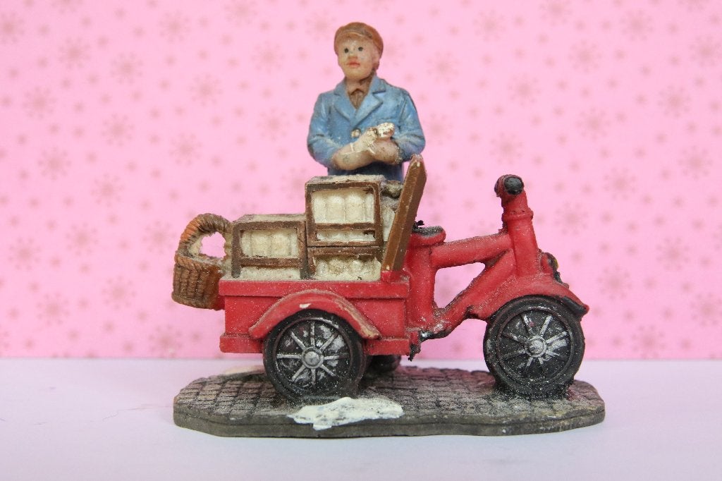 Melkverkoper Figurine voor in een kerstdorp, Ophalen of Verzenden, Zo goed als nieuw