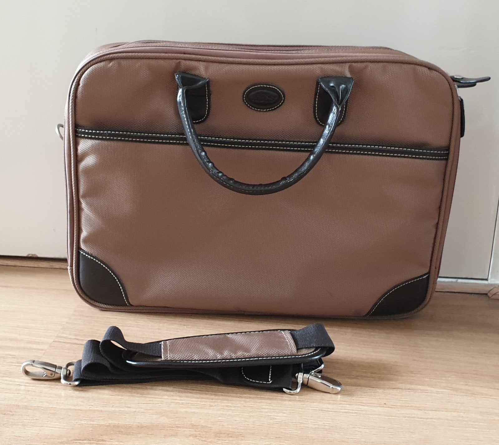 BRICS laptoptas schoudertas business tas aktetas zakelijk, Bruin, 17 inch of meer, Ophalen of Verzenden, Zo goed als nieuw