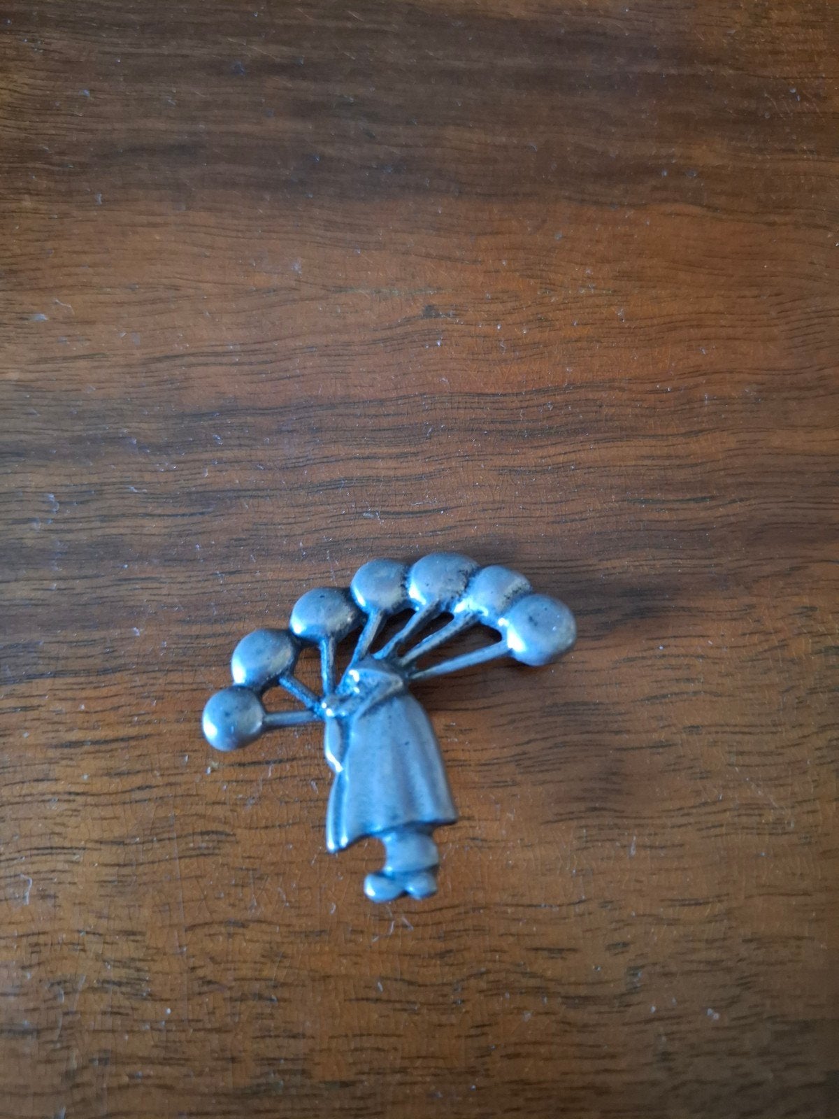 Vintage broche van mannetje met ballonnen, Sieraden, Tassen en Uiterlijk, Verzenden, Zo goed als nieuw, Overige materialen