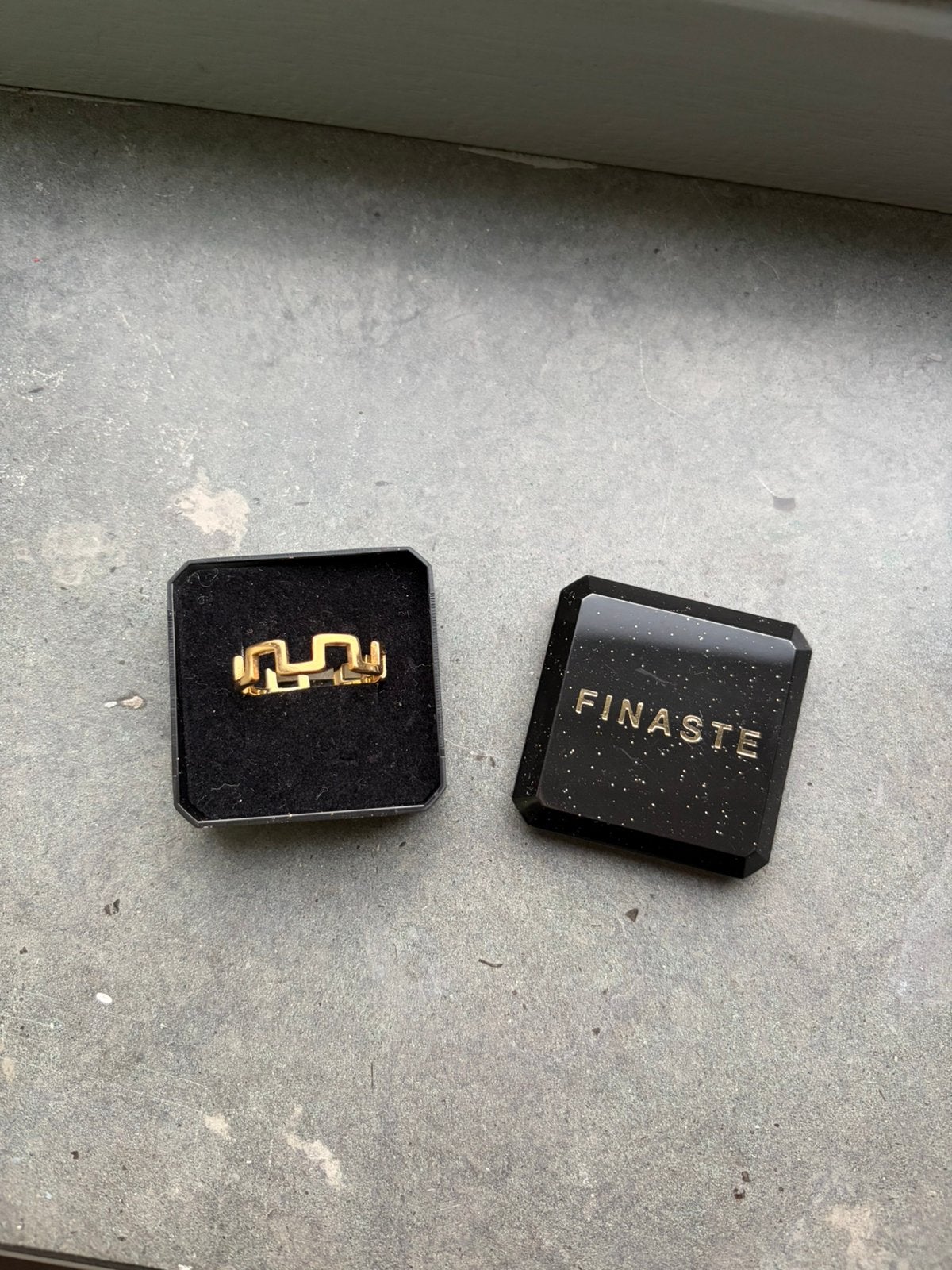 Nieuwe ring Finaste met muur / golf patroon goud, Nieuw, Ophalen of Verzenden, Dame, Goud