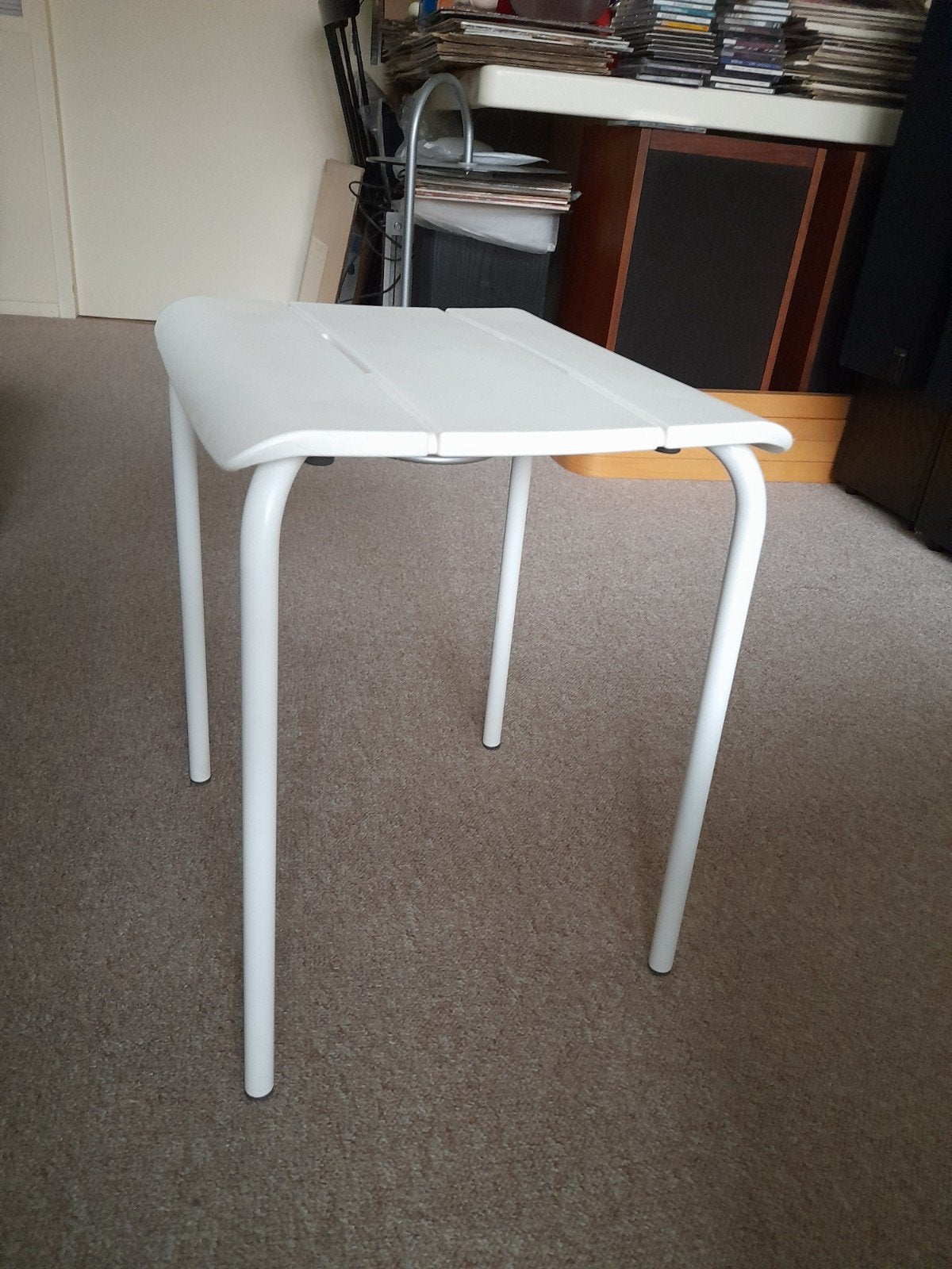 Witte krukje tafeltje Vaddo Ikea  - nieuwst., Huis en Inrichting, Krukjes, Ophalen, Zo goed als nieuw, Kunststof