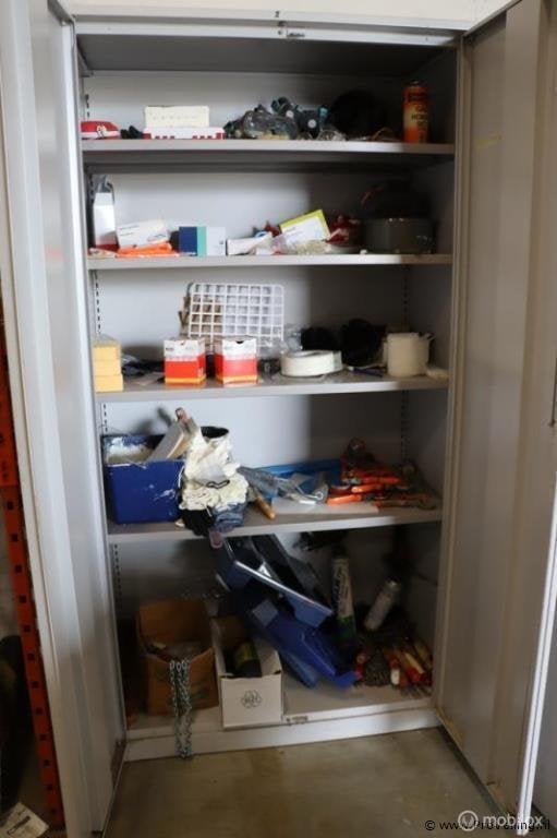 Online Veiling: Inhoud kast bestaande uit o.a. verfbakken..., Gebruikt
