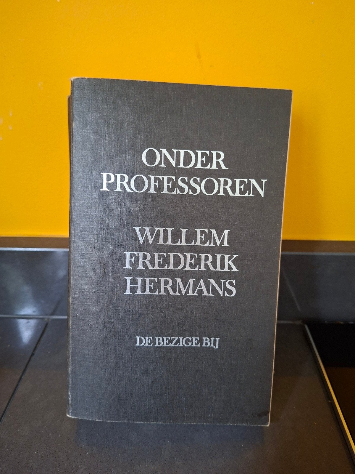 Onder Professoren - Willem Frederiks Hermans, Gelezen, Willem Frederik Hermans, Ophalen of Verzenden, Nederland