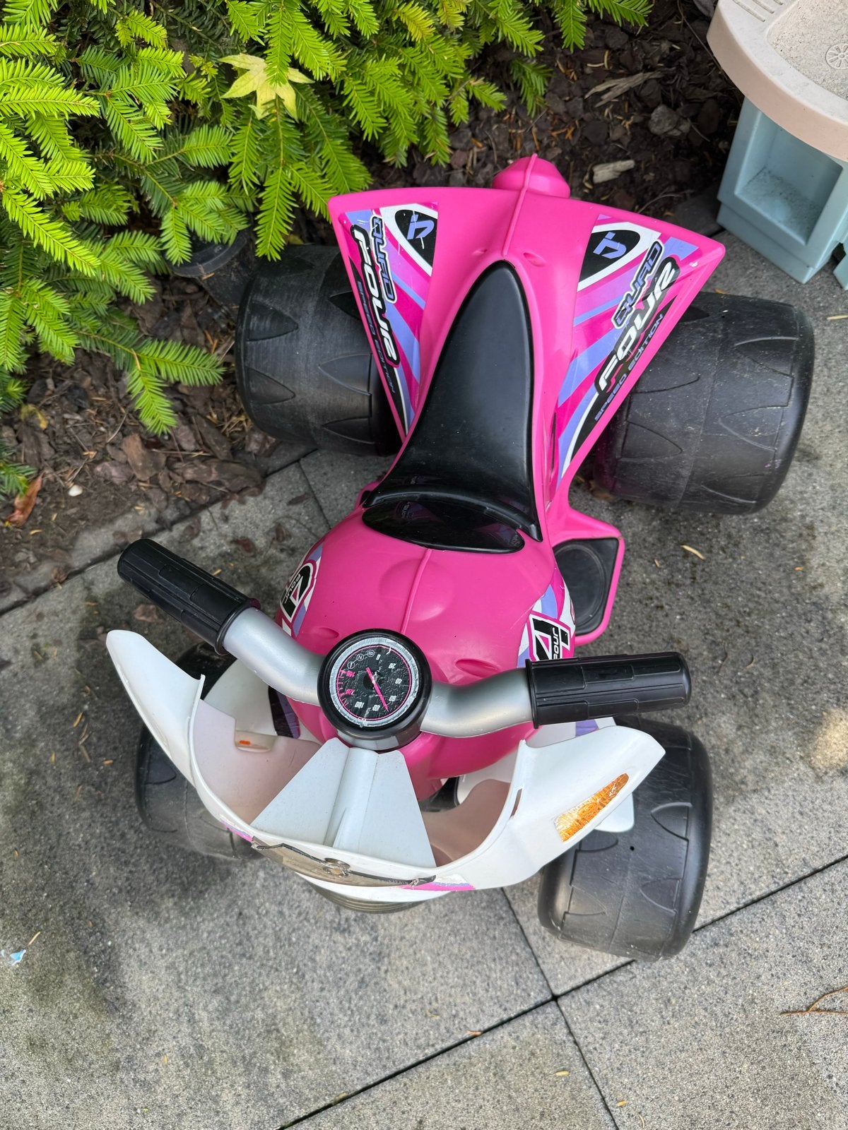Roze speelgoed quad voor kinderen, Ophalen of Verzenden, Gebruikt, Loopvoertuig