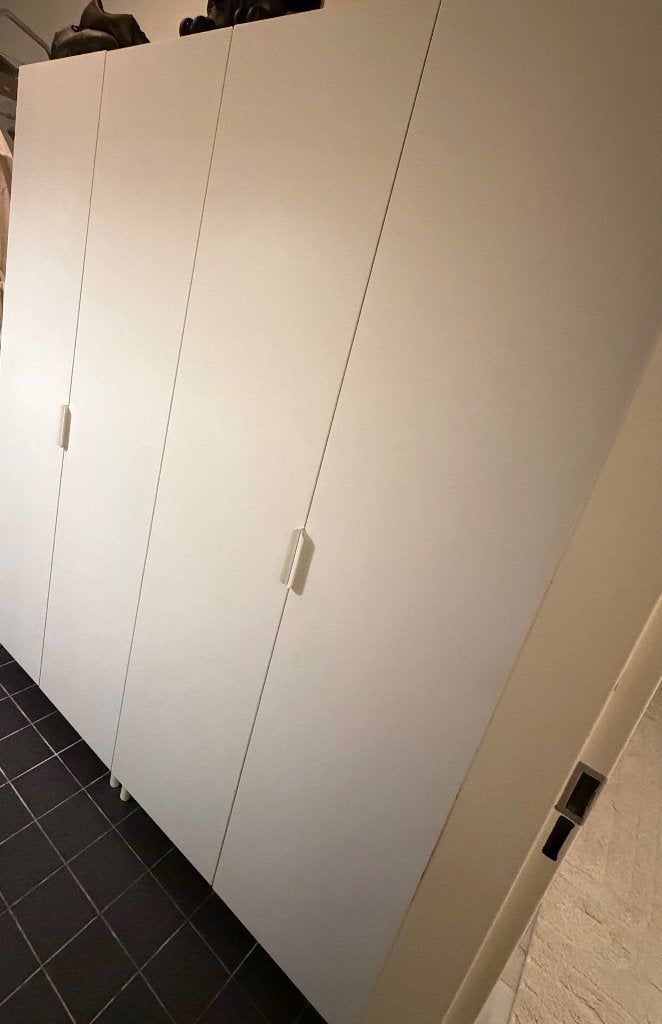 Ikea Kast op poten, Ophalen, Met deur(en), 150 tot 200 cm, Zo goed als nieuw