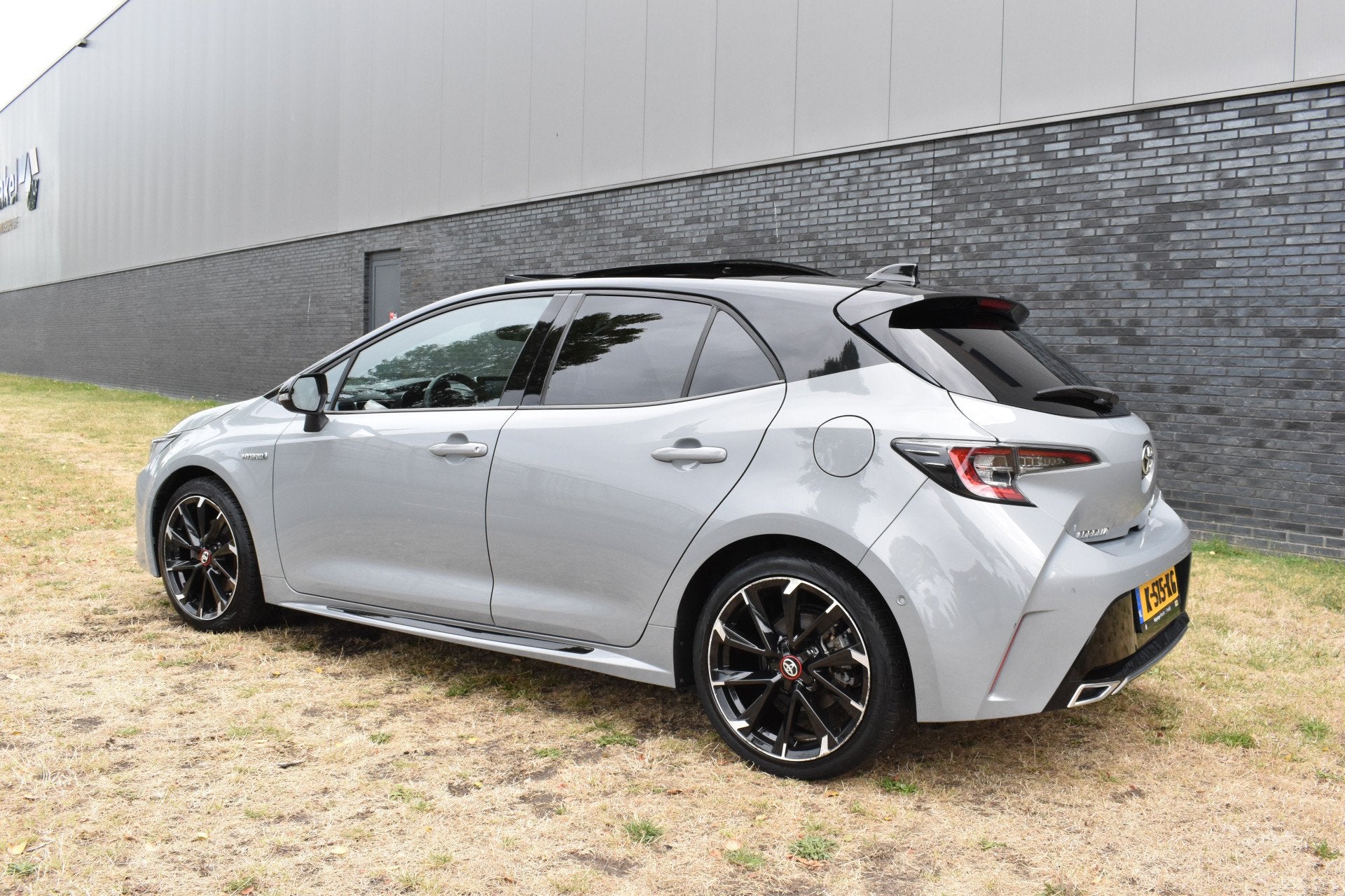 Toyota Corolla 2.0 Hybrid GR-Sport Plus Pano Bi-tone Automaa, Auto's, 450 kg, Gebruikt, 4 cilinders, Origineel Nederlands