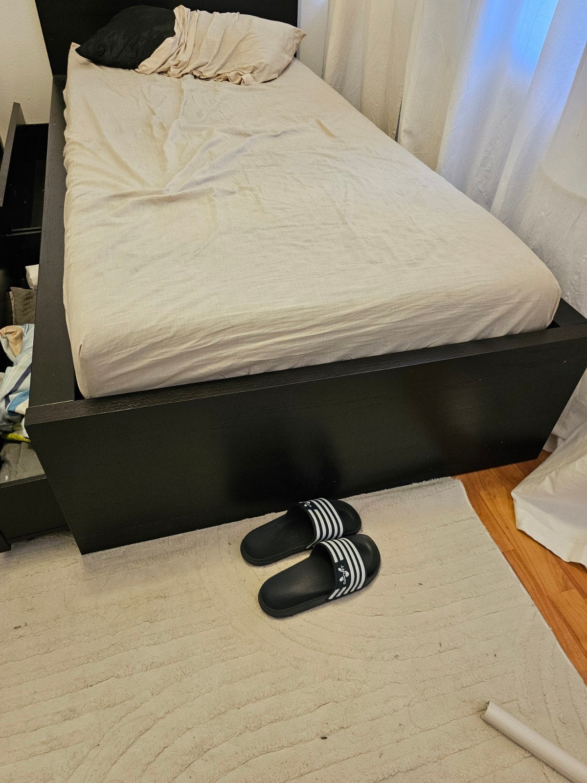 2Zwart eenpersoonsbed met opbergruimte, Ophalen, Gebruikt, 90 cm, Eenpersoons
