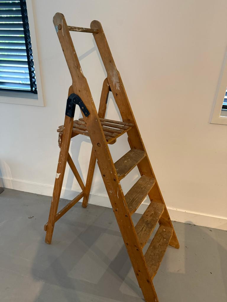 Vintage houten schilders trap/ladder - Opvouwbaar, Doe-het-zelf en Verbouw, Ladders en Trappen, Ophalen, Gebruikt, Minder dan 2 meter