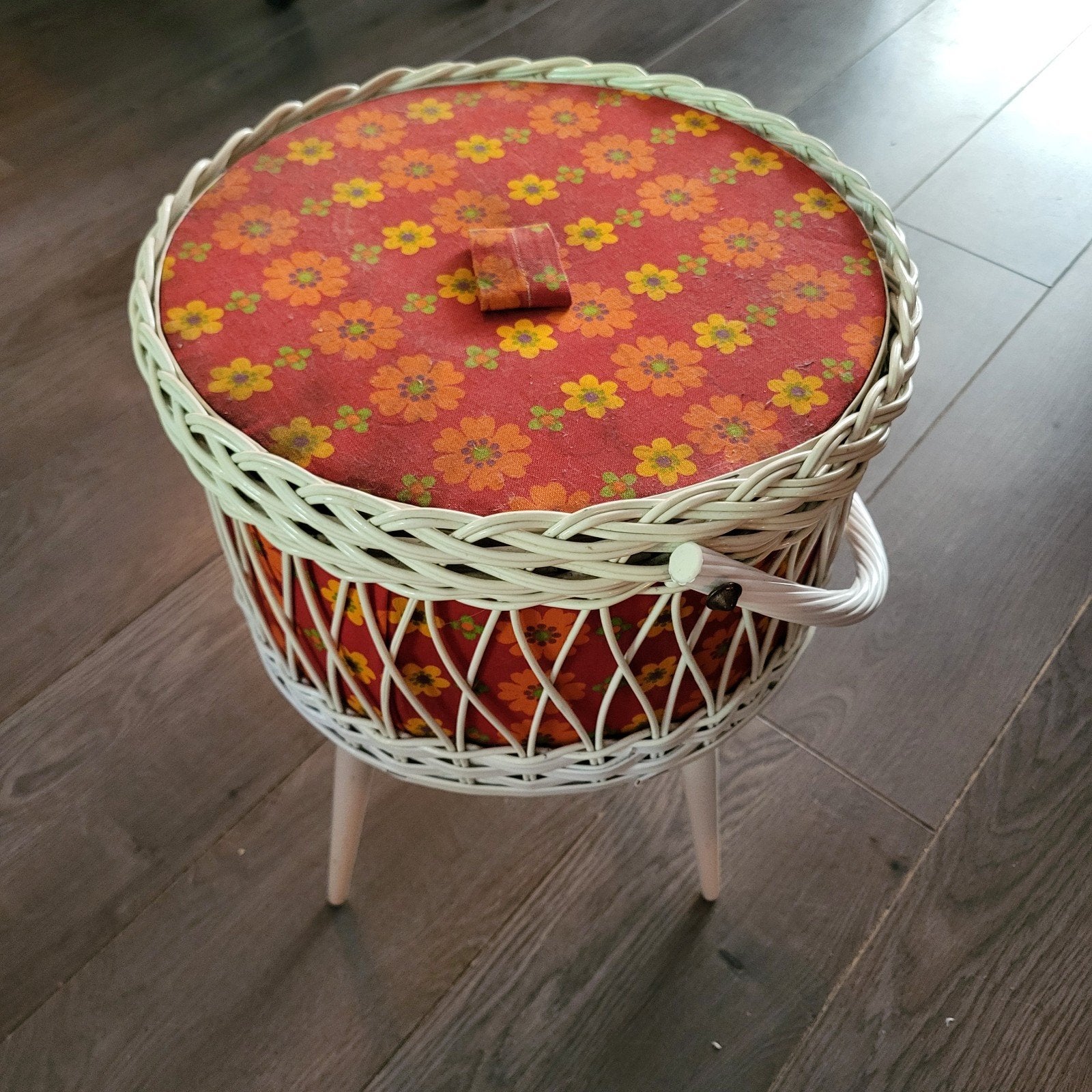 Vintage naaimand wit gevlochten met bloemenpatroon, Ophalen