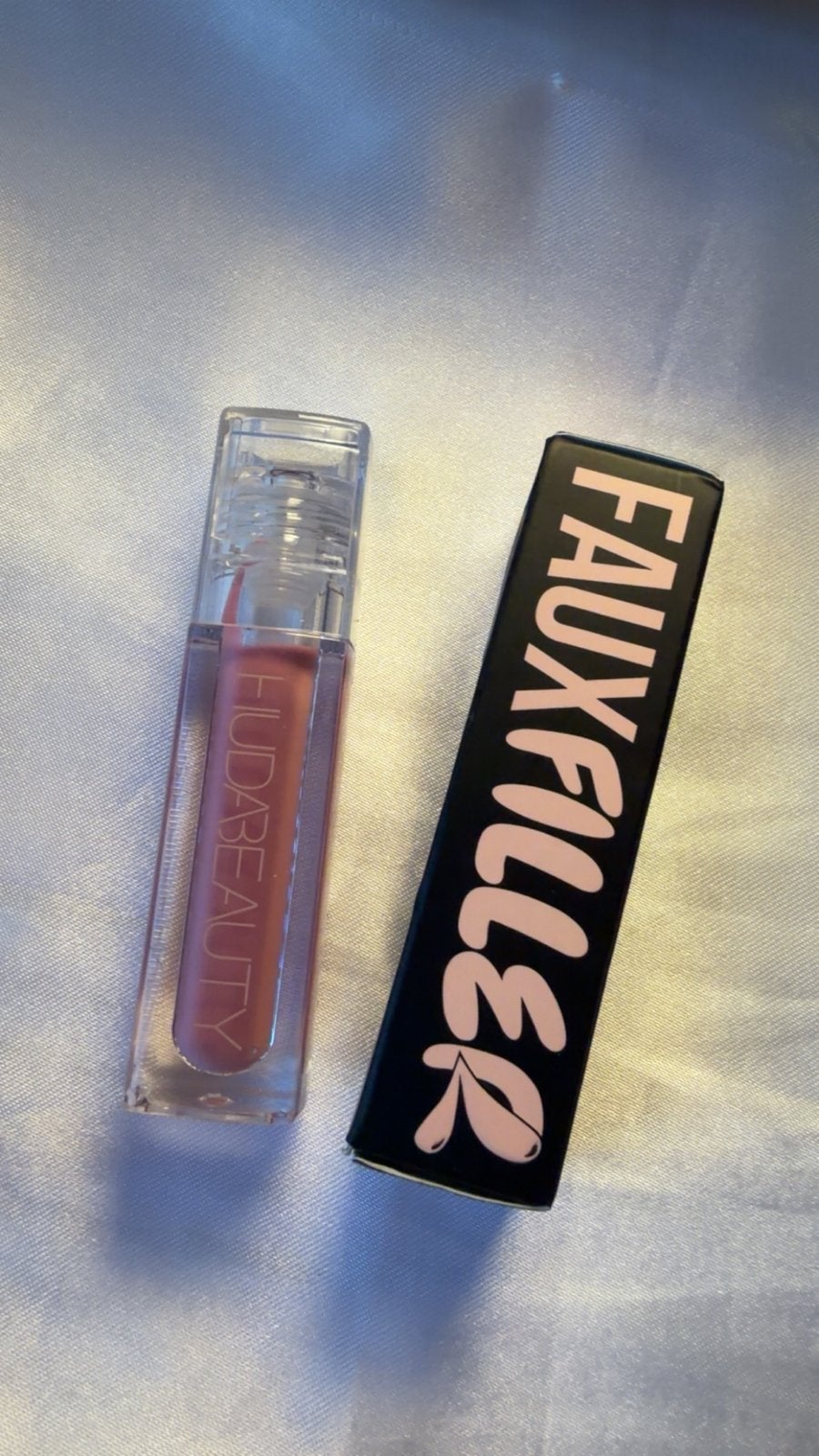 Huda Beauty Faux Filler Lip Gloss - Sugar Baby, Nieuw, Ophalen of Verzenden, Make-up, Overige kleuren