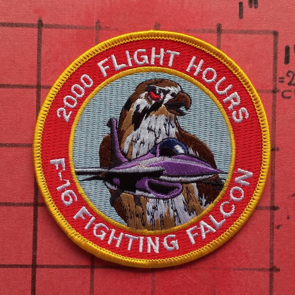 KLU PATCH 2000 VLIEGUREN F-16, VOOR KLu GEMAAKT DOOR A.P.S., Verzenden, Luchtmacht, Nederland, Embleem of Badge