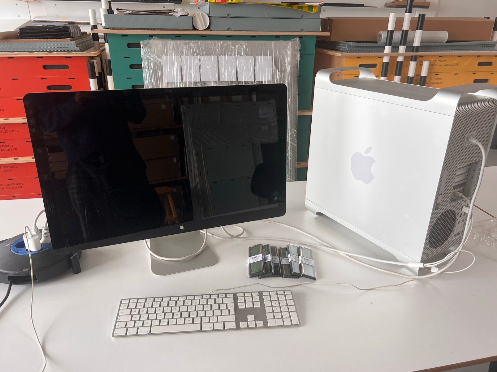 Mac Pro en Apple led cinema display 27", Ophalen, 64 GB of meer, Gebruikt, 2 tot 3 Ghz