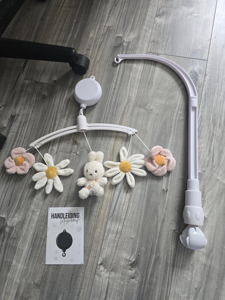 Muziekmobiel op batterijen met konijntje en bloemen, Kinderen en Baby's, Ophalen, Gebruikt, Mobiel, Met geluid