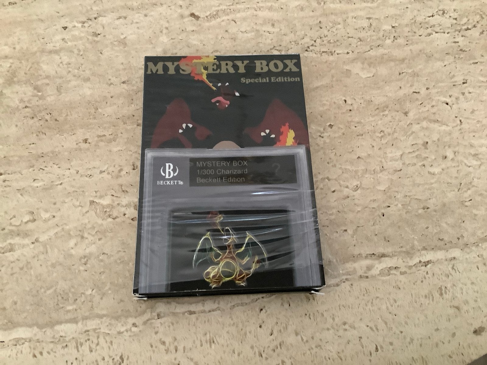 Mystery Box Special Edition - Beckett Charizard Graded Card, Hobby en Vrije tijd, Verzamelkaartspellen | Pokémon, Nieuw, Boosterbox