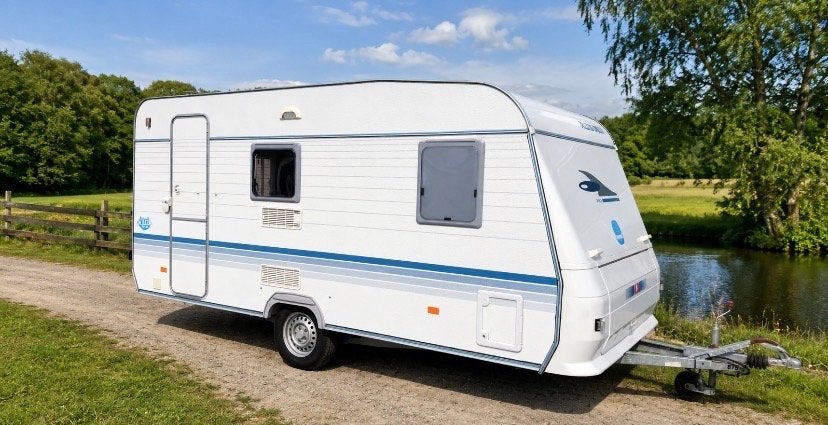 Mooie Adria caravan, Caravans en Kamperen, Caravans, Omvormbare zithoek, Luifel, Treinzit, 750 - 1000 kg