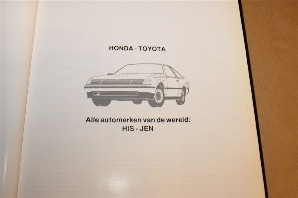 Auto Totaal — Honda Toyota — Automerken Wereld 1988, Boeken, Ophalen of Verzenden, Gelezen, Honda
