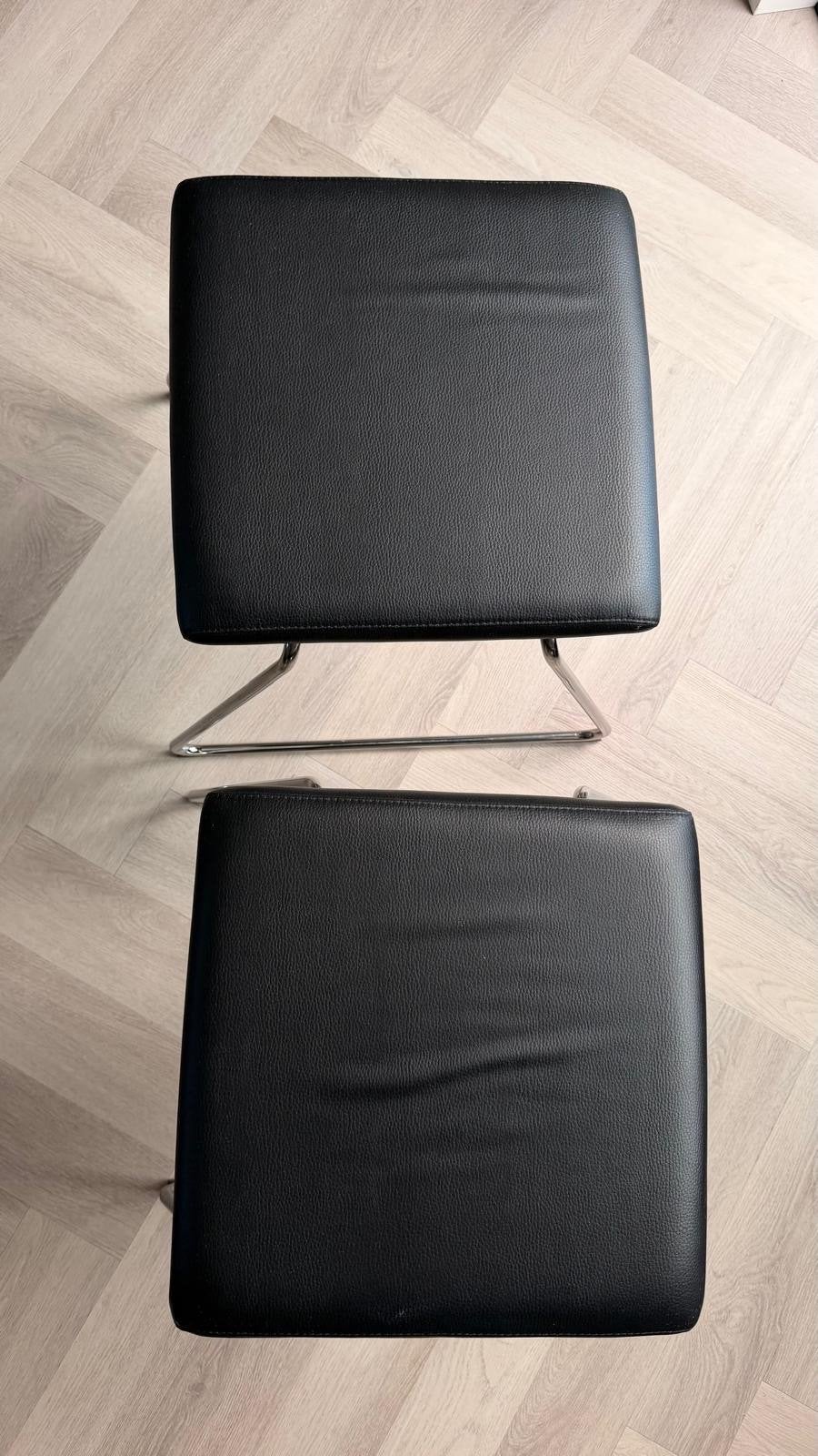 Set van 2 zwarte krukjes met chromen onderstel, Huis en Inrichting, Ophalen, Gebruikt, Staal