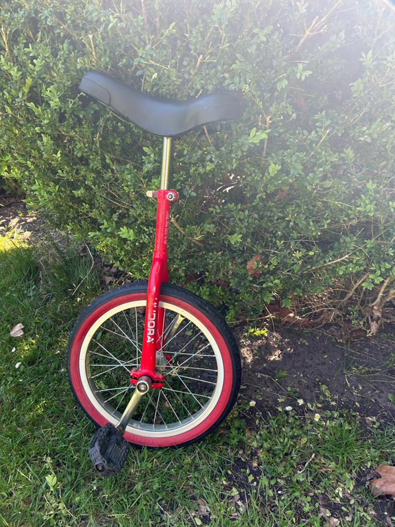 Rode eenwieler - UDOORA - gebruikt maar in goede staat, Ophalen of Verzenden, Gebruikt