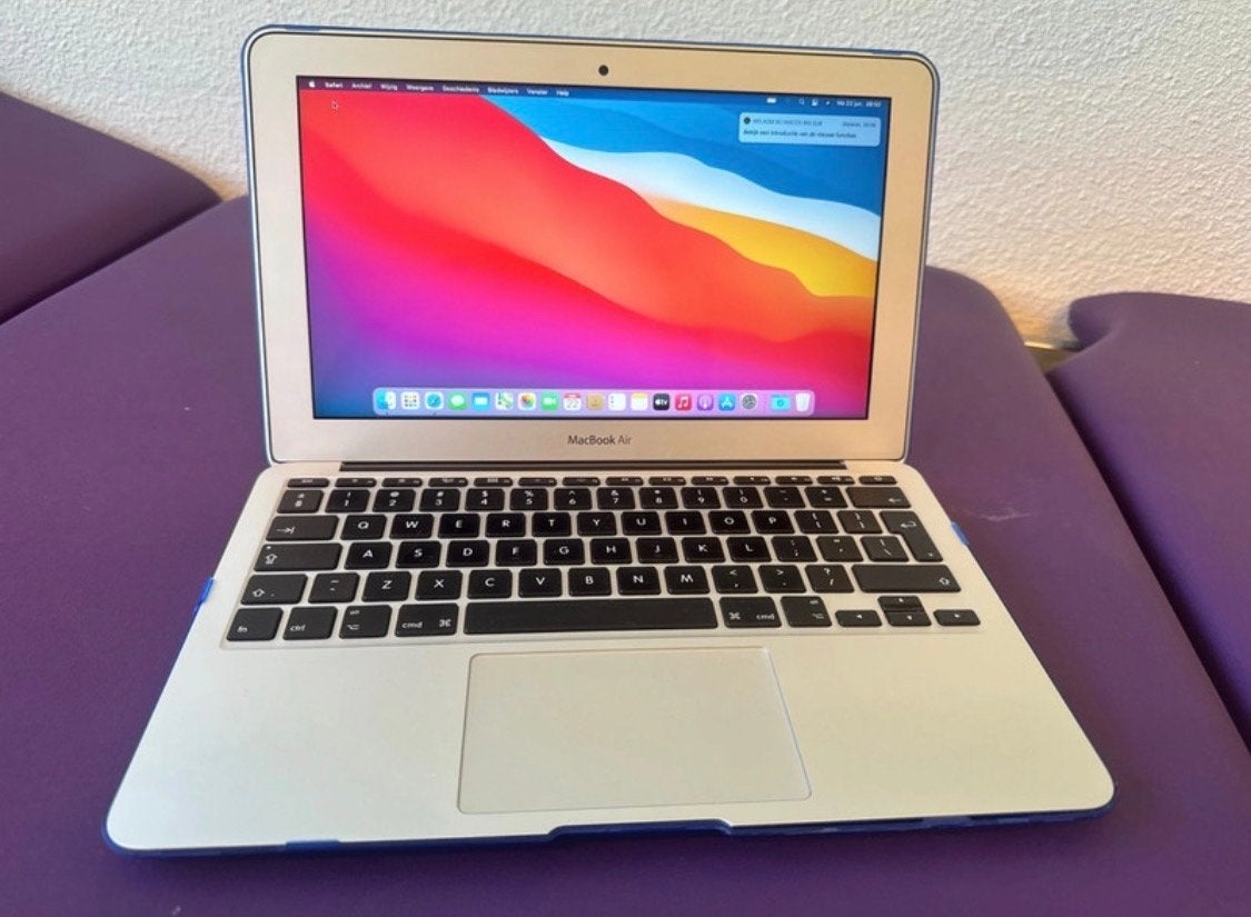 MacBook Air 11 inch 4GB RAM met nieuwe accu, Computers en Software, Apple Macbooks, Gebruikt, Qwerty, Ophalen of Verzenden, 128 GB of minder