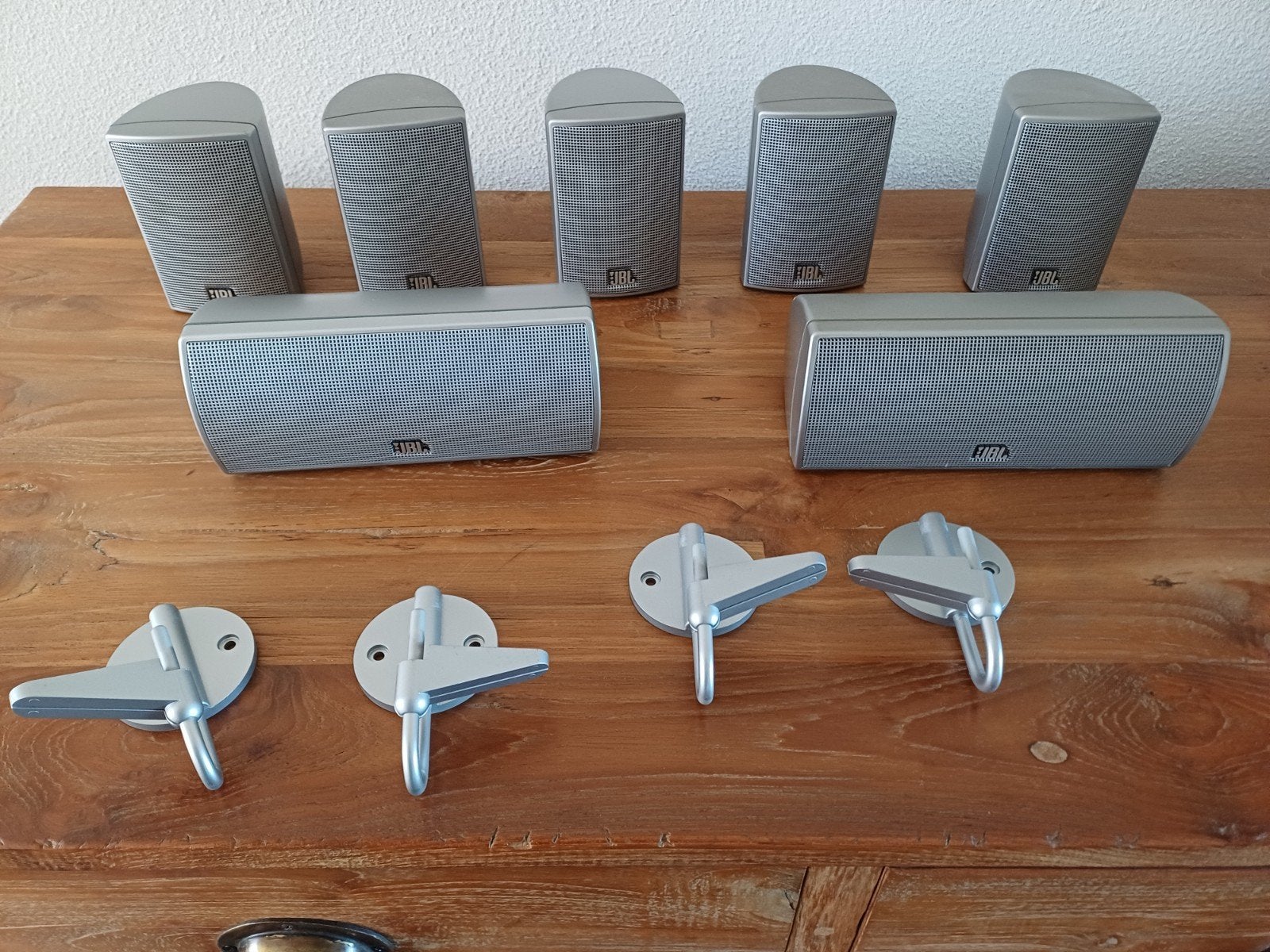 JBL Surroundset - 2 Center Speakers, 6 Satelliet Speakers, Inclusief muurbeugels, Gebruikt, JBL, Ophalen of Verzenden