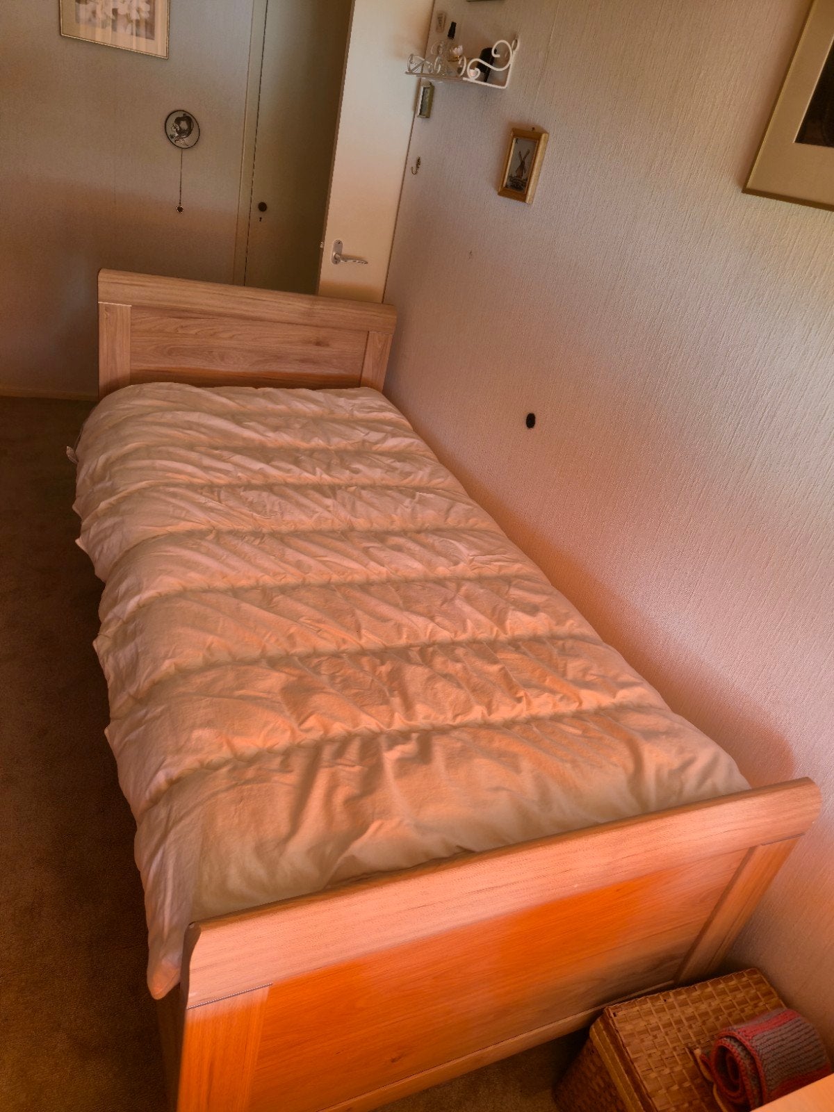 Eenpersoonsbed met elektrisch verstelbare lattenbodem, Ophalen, 90 cm, 200 cm, Modern