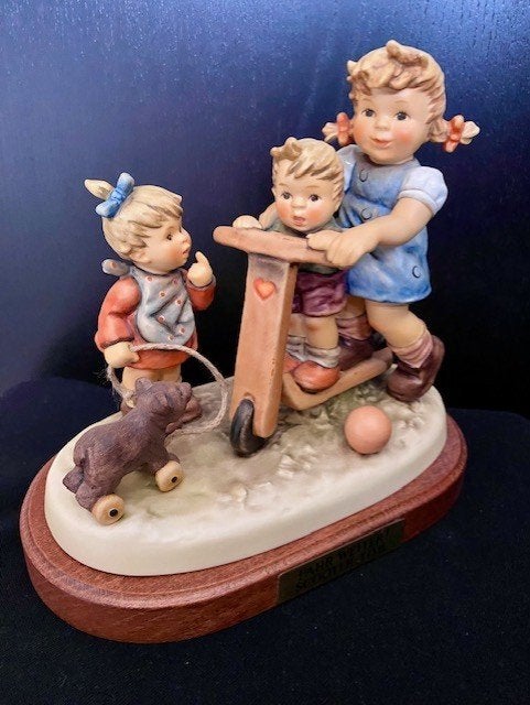 Hummel 2070 Scooter Time, Verzamelen, Beelden en Beeldjes, Ophalen of Verzenden, Zo goed als nieuw, Hummel