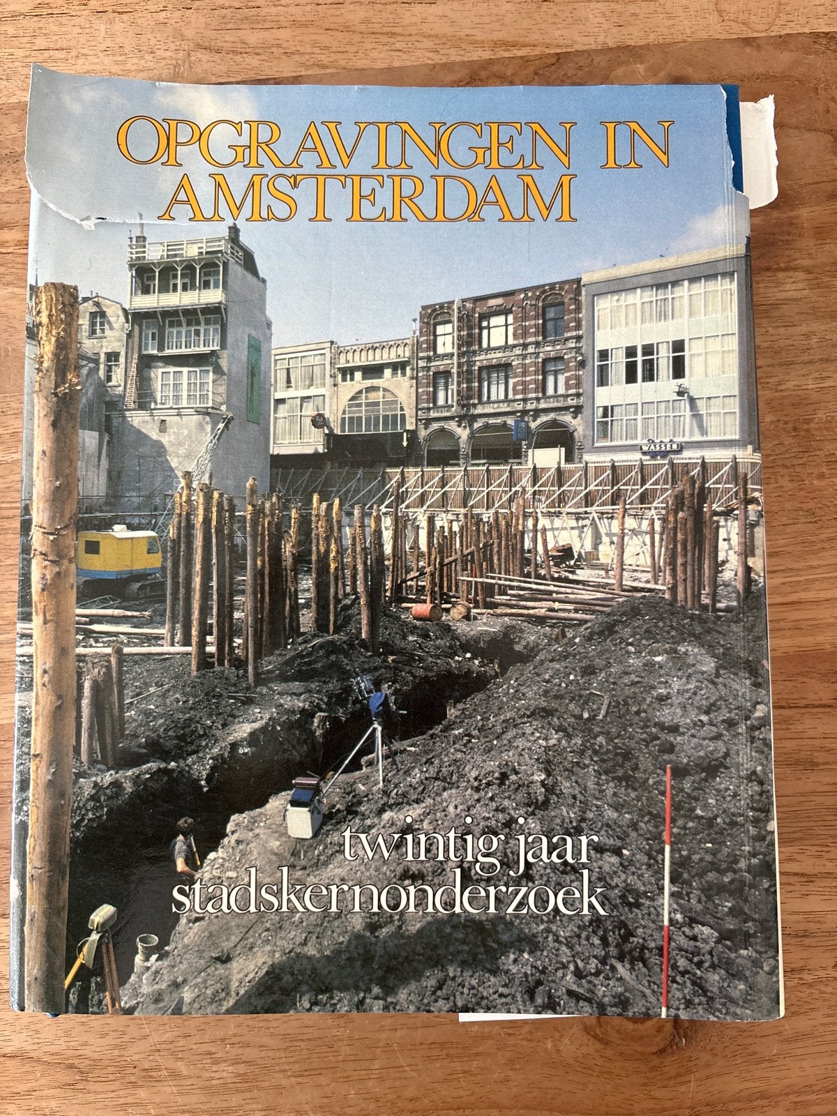Opgravingen in Amsterdam: Twintig jaar stadskernonderzoek, Ophalen of Verzenden, 20e eeuw of later, Gelezen
