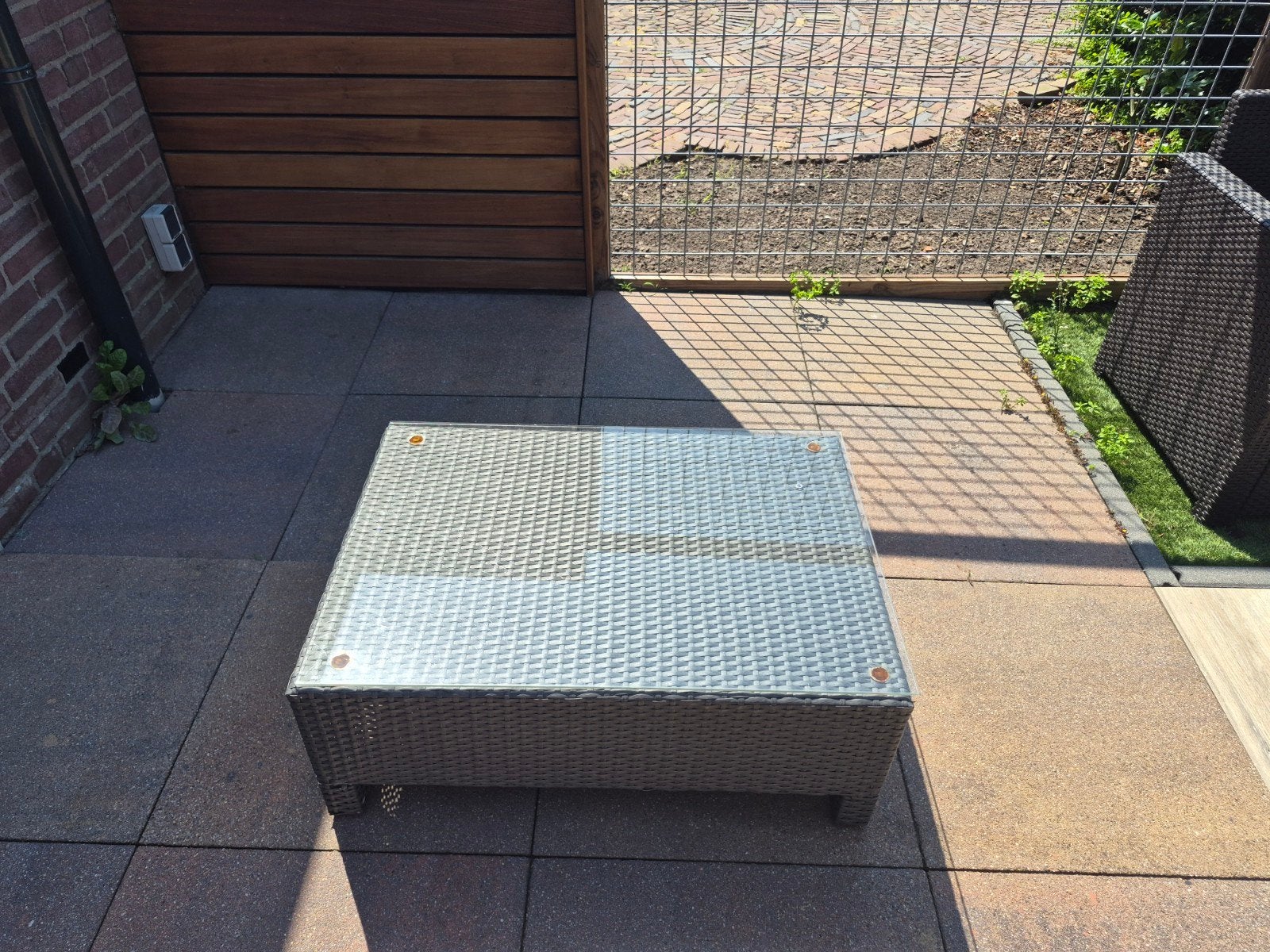 Gevlochten tuintafel met glazen tafelblad, Ophalen, Gebruikt, Rechthoekig, Kunststof
