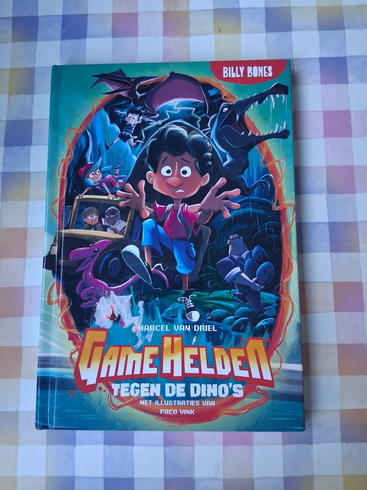 boek marcel van driel - game helden tegen de dino's, Ophalen of Verzenden, Gelezen, Fictie algemeen