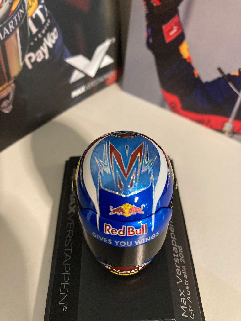 ✅ Max Verstappen 1:8 helm 2016 Australië editie 16 fanshop, Verzamelen, Automerken, Motoren en Formule 1, Ophalen of Verzenden