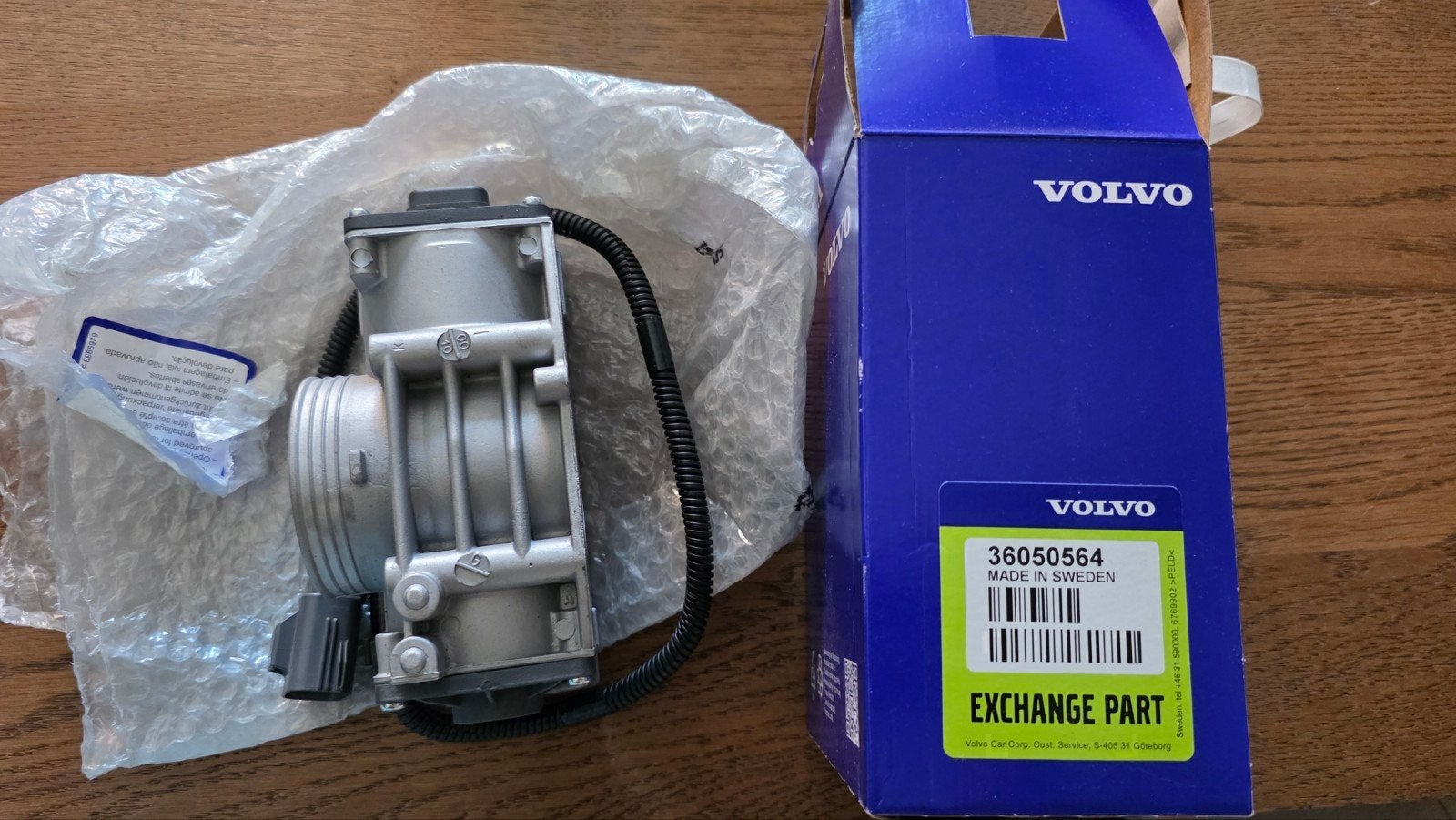 Nieuw gasklephuis volvo V70, S60, S80 8644345/witte sticker, Ophalen