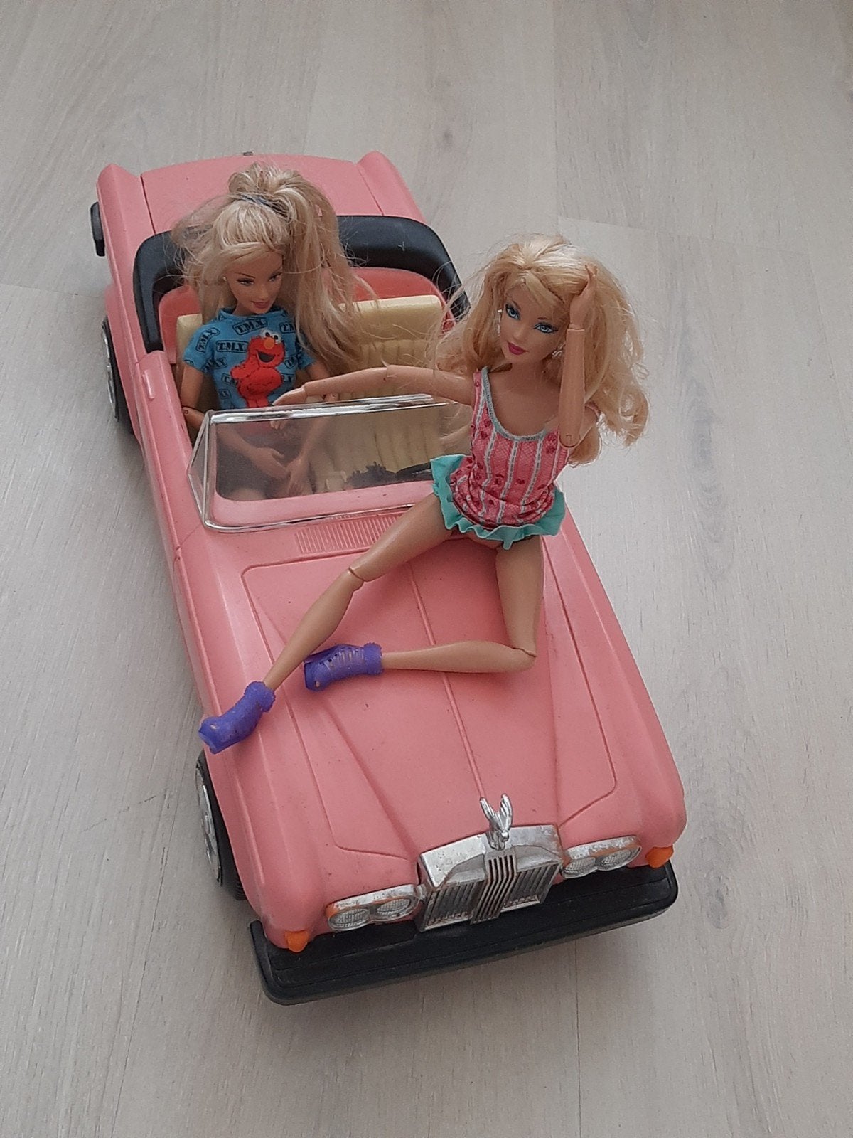 Barbie set: auto, kleding en accessoires, Ophalen, Zo goed als nieuw, Barbie