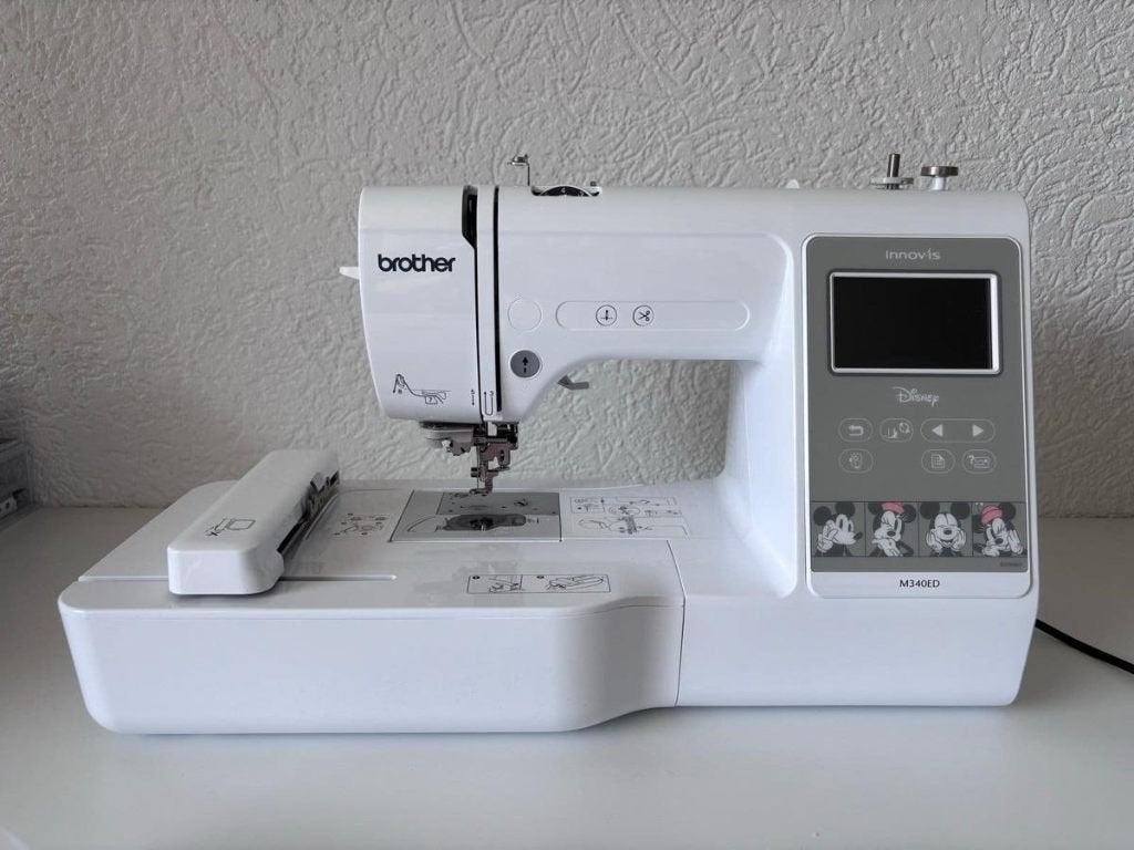 Brother Innov-is M340ED borduurmachine Disney 884256, Ophalen of Verzenden, Nieuw, Lockmachine, Brother