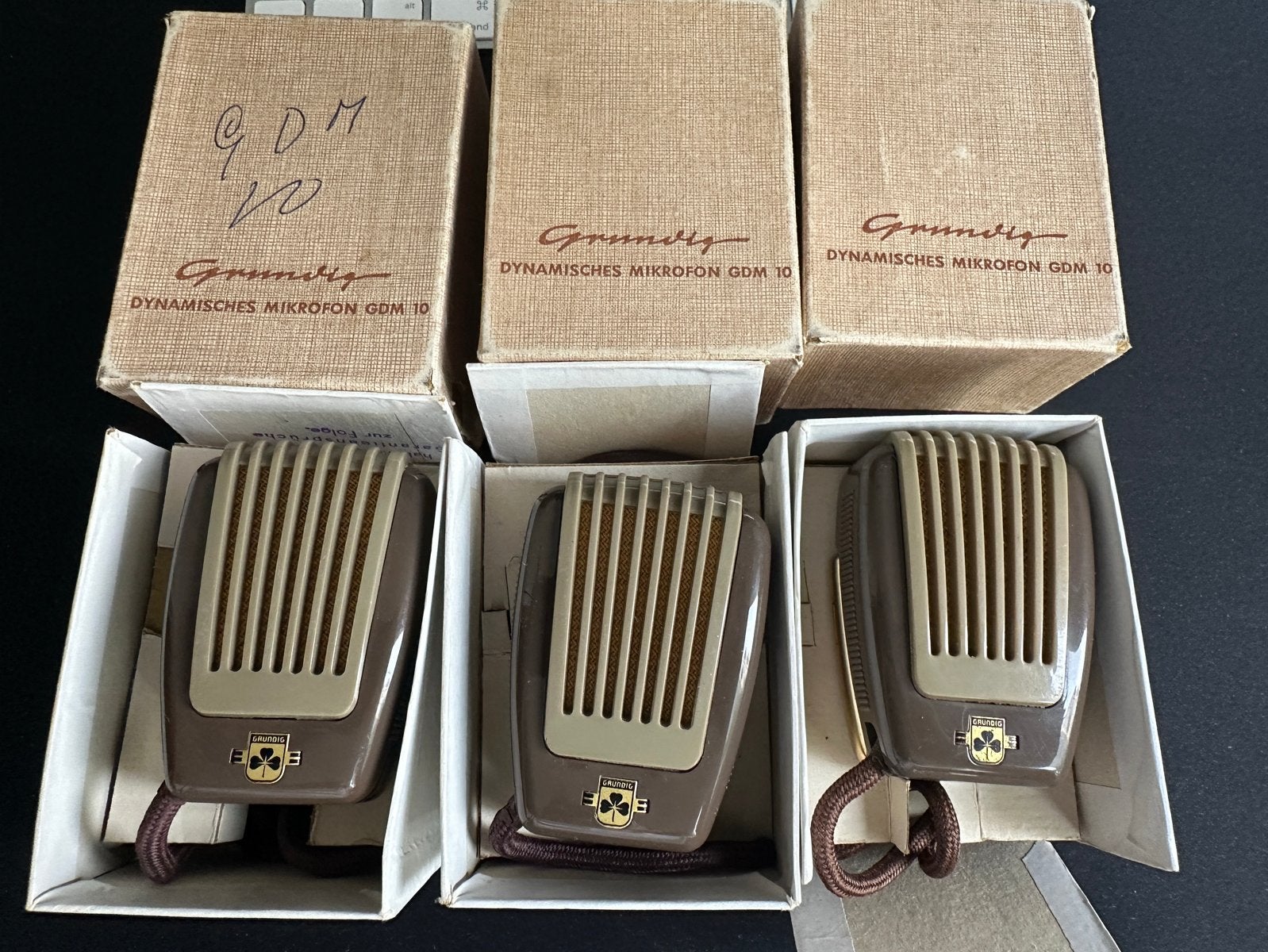 Vintage Grundig GDM 10 Dynamische Microfoon (2 stuks), Muziek en Instrumenten, Ophalen of Verzenden, Gebruikt, Overige typen