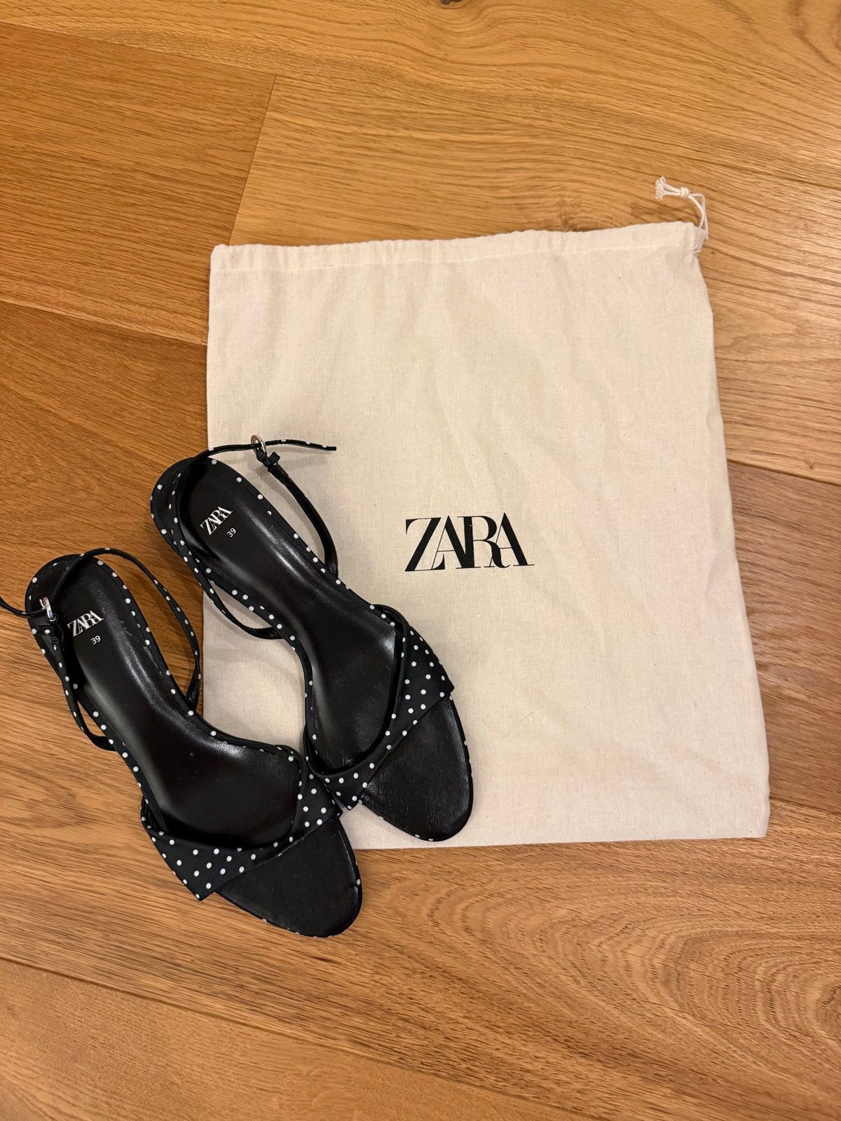 Nieuwe Zara hakken, maat 39, met dust bag, Ophalen, Nieuw, Zwart, Pumps