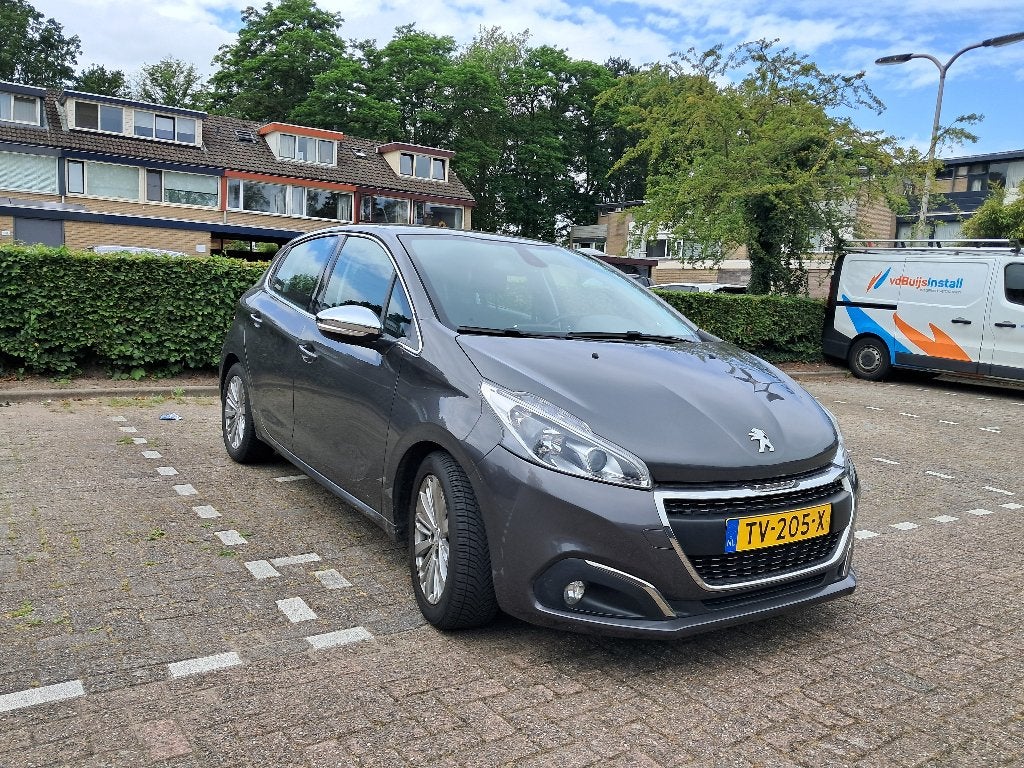 Peugeot 208 1.2 Puretech 82pk 2018 Grijs, Voorwielaandrijving, 83 pk, Stof, 40 €/maand