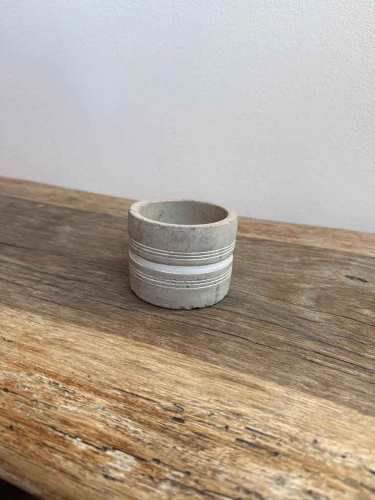 Klein grijs bloempotje van beton met witte strepen, Ophalen