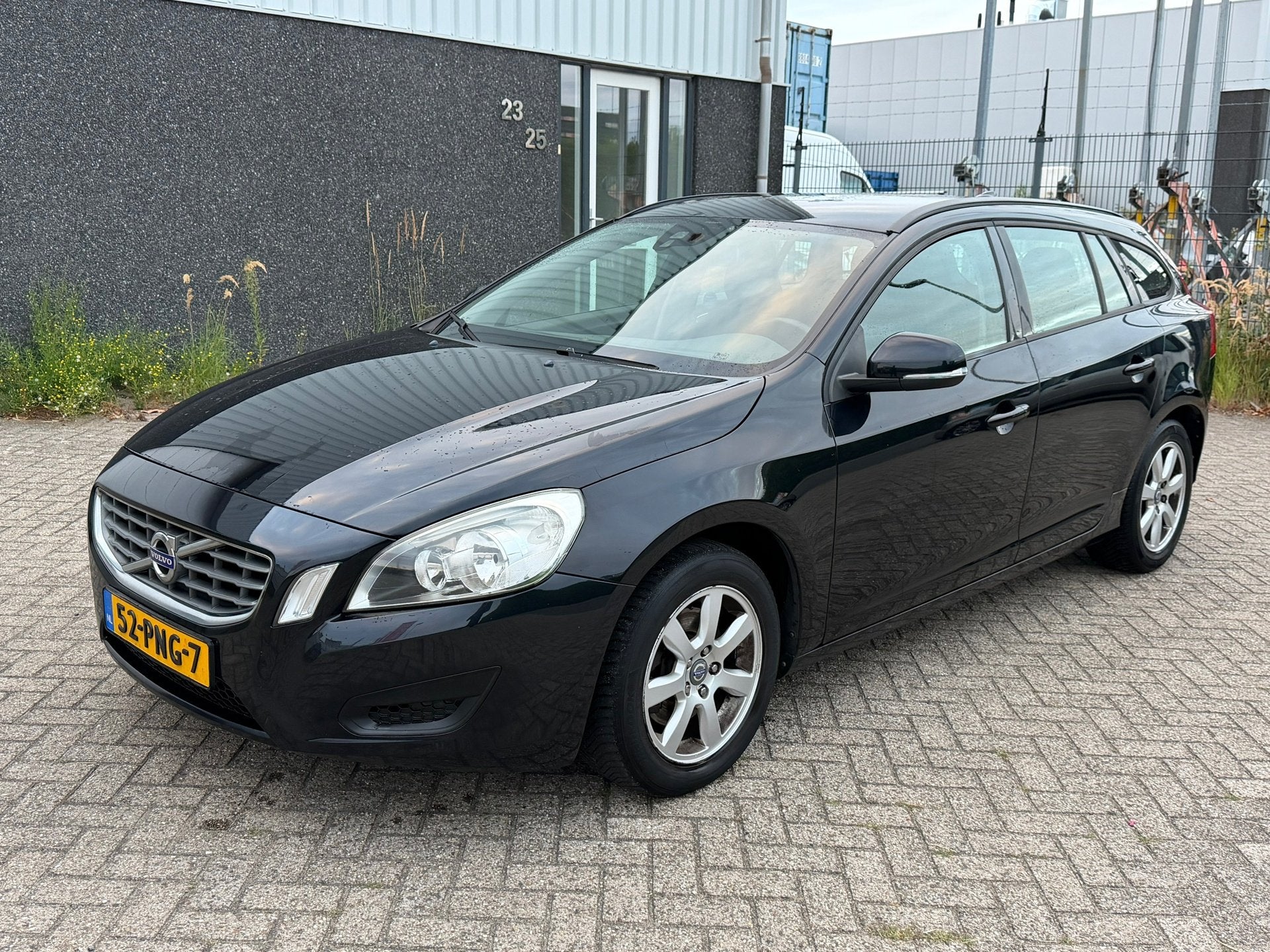 Volvo V60 1.6 T3 Kinetic 2011, Auto's, Voorwielaandrijving, 15 km/l, Gebruikt, 4 cilinders