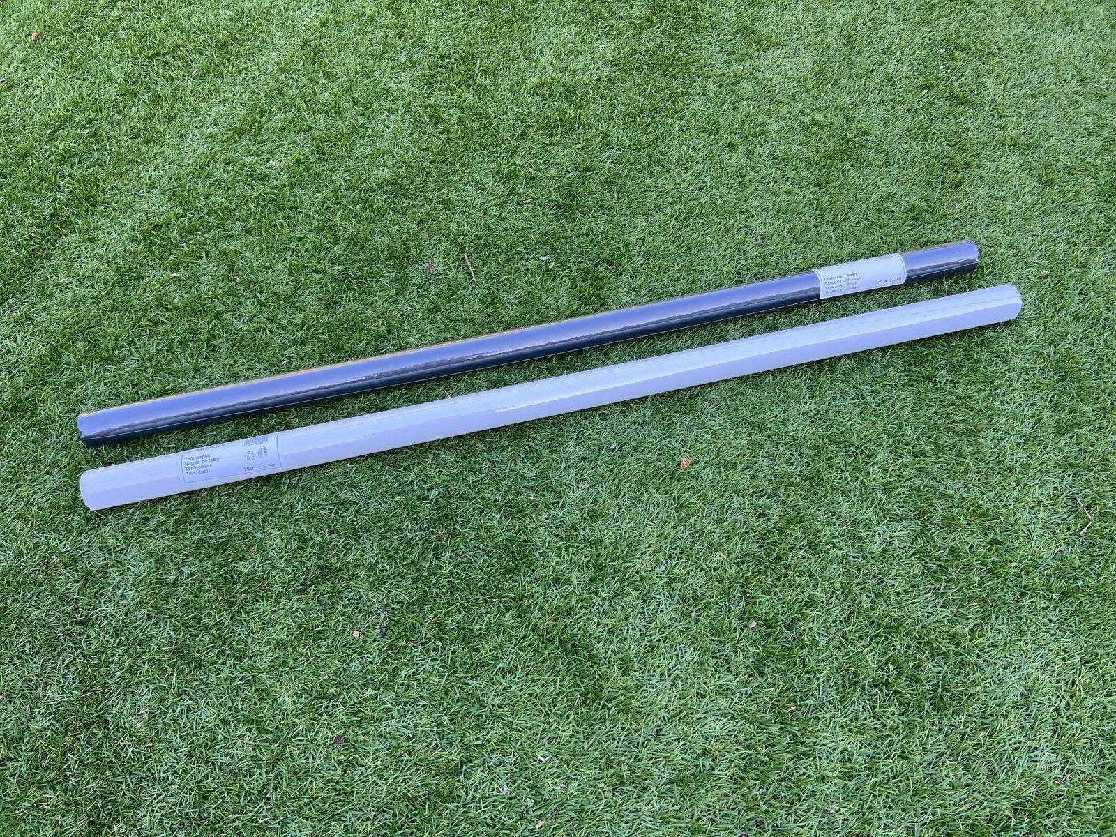 Twee rollen Damast tafelpapier, Ophalen, Nieuw