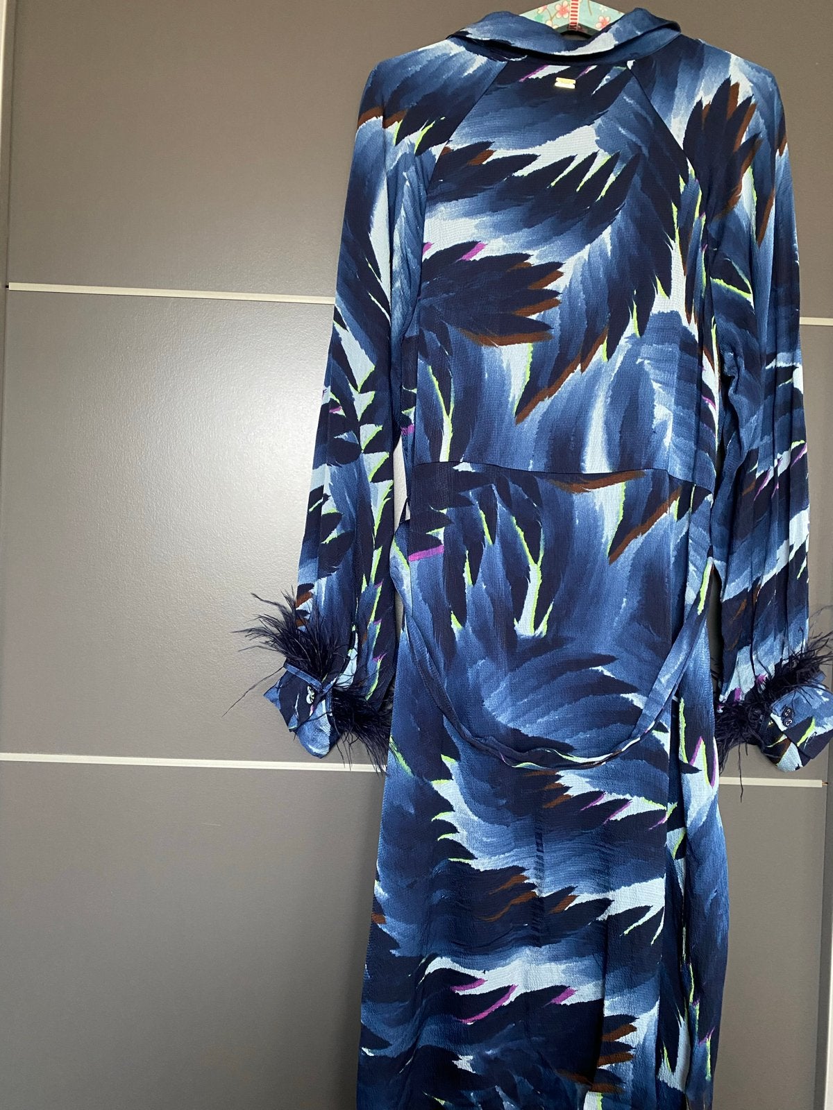 POM Amsterdam lange jurk met veren mouwen, Maat 38/40 (M), Blauw, Ophalen of Verzenden, Zo goed als nieuw
