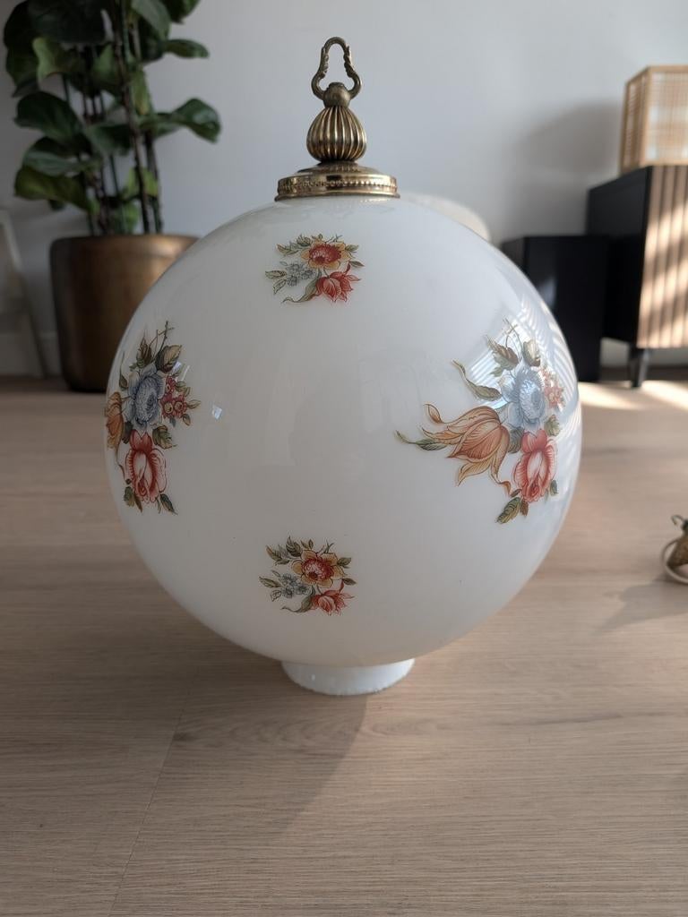 Antieke opaline glazen bol hanglamp met bloemmotief, Ophalen