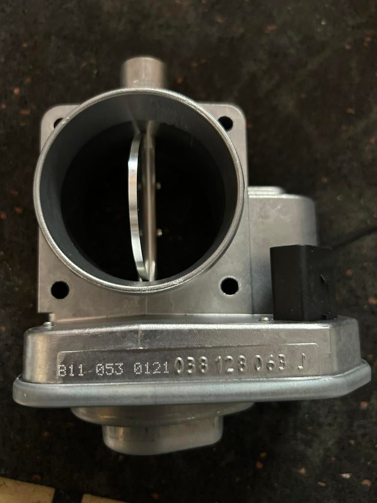 Gasklephuis artikelnummer 038128063J, Ophalen, Nieuw