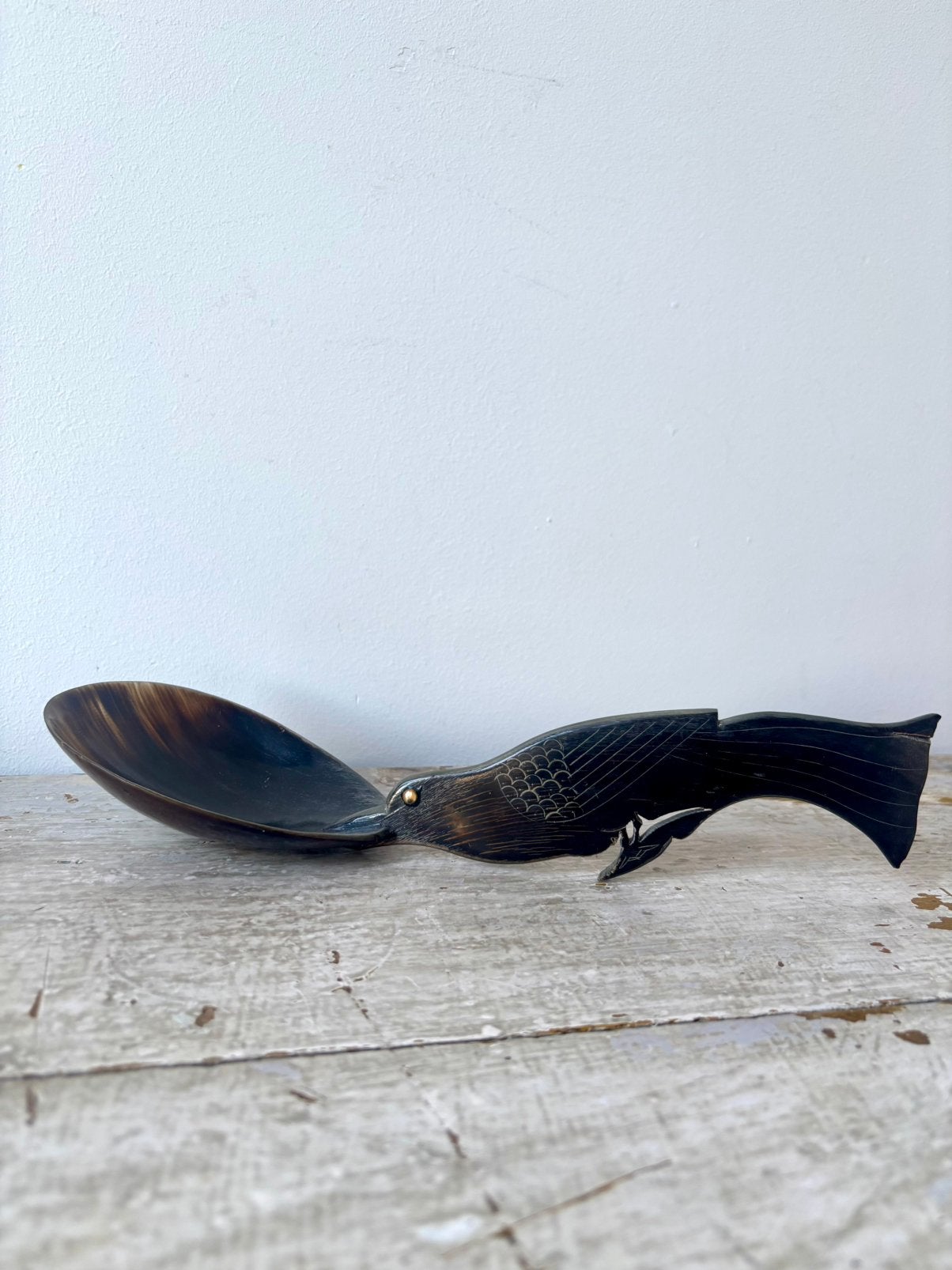 Vintage handgesneden rijstlepel, waterbuffelhoorn met vogel, Houtsnijwerk, Minder dan 20 cm, Natuurlijk materiaal, Ophalen of Verzenden